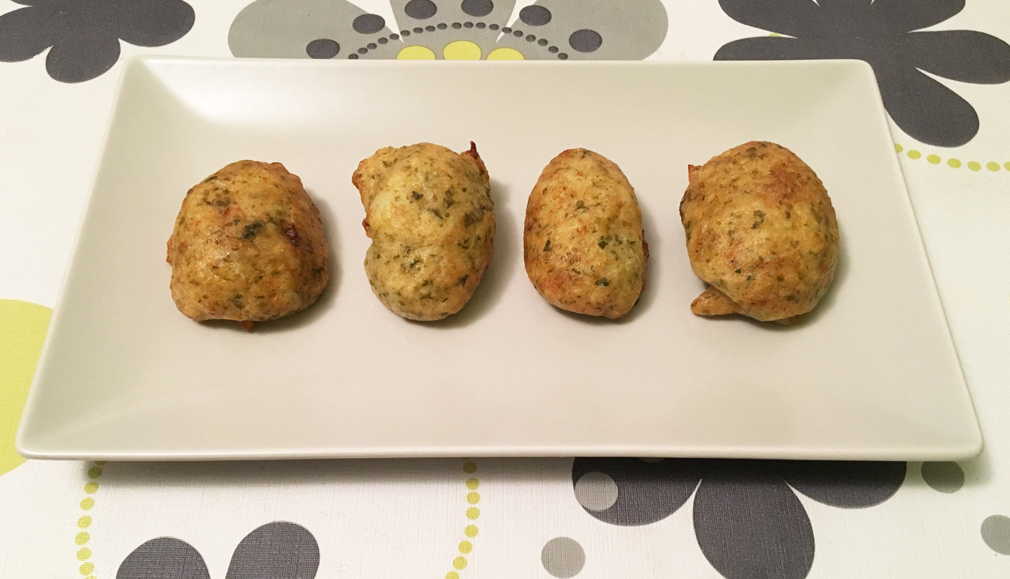 Buñuelos de bacalao y algas