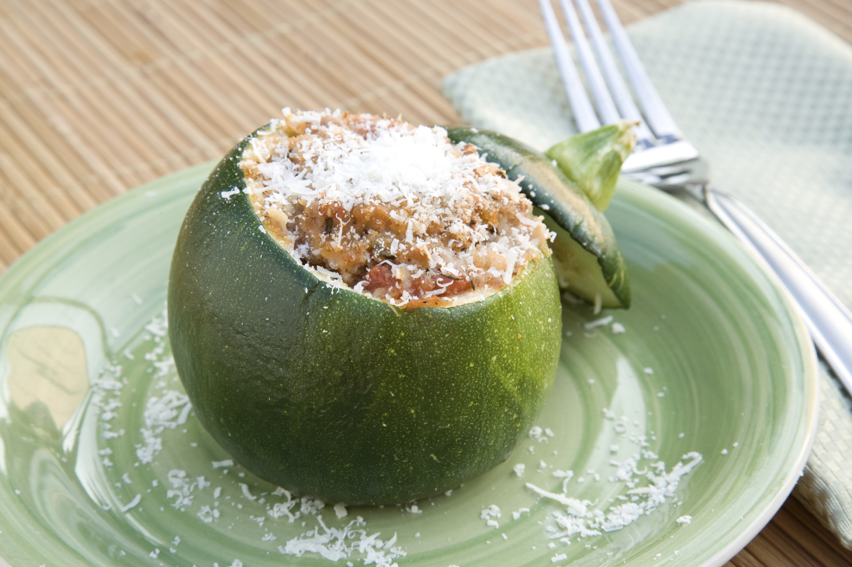 Calabacín redondo relleno con butifarra de cerdo