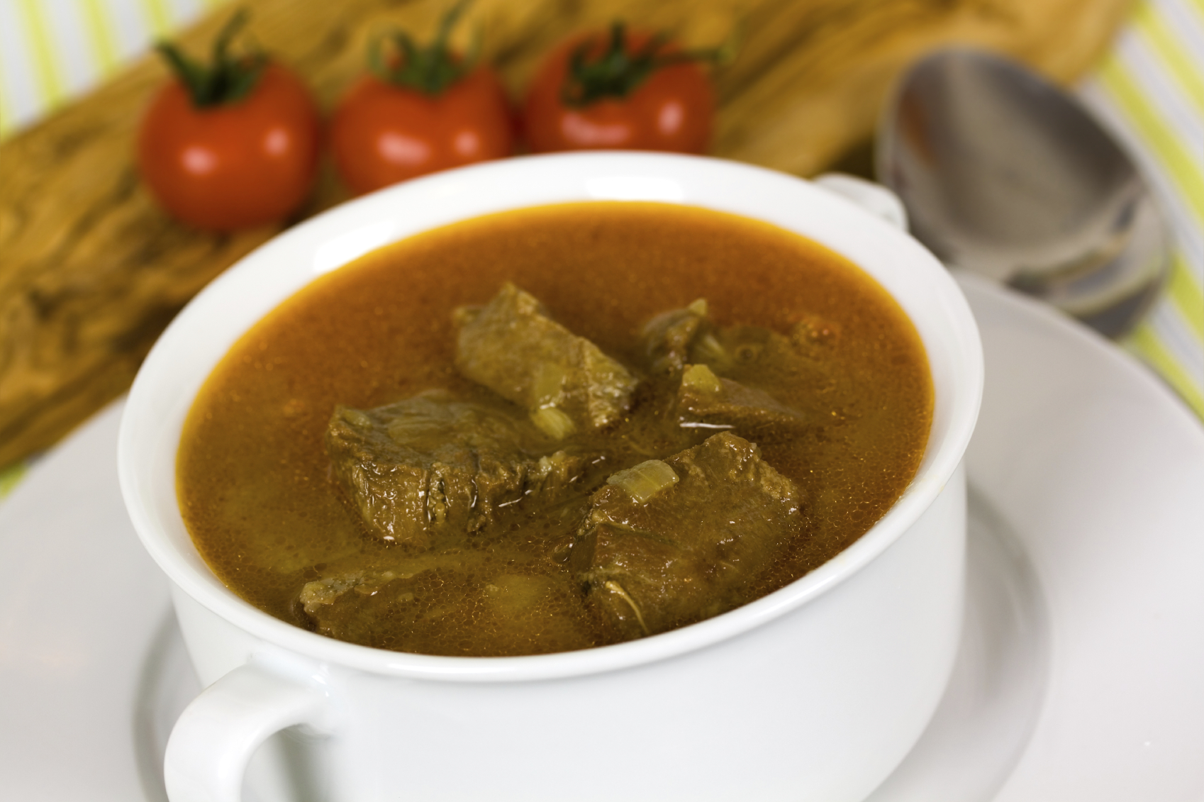 Caldo de verduras con morcillo de ternera