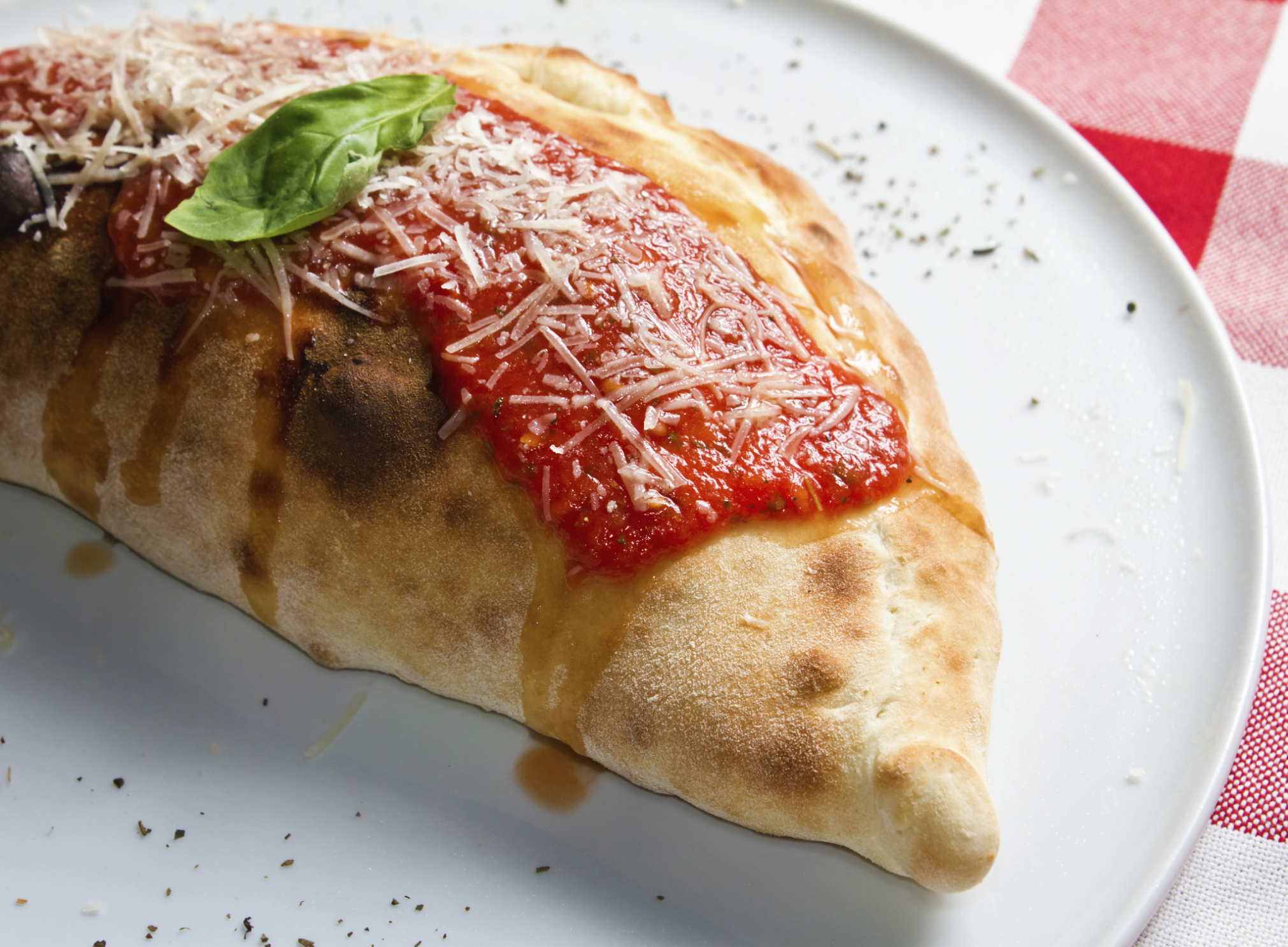 Calzones rellenos con tres quesos y paleta cocida caseros