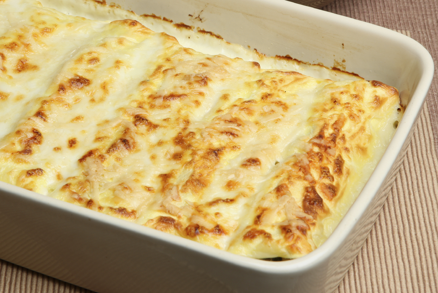 Canelones con revuelto de setas y gambas