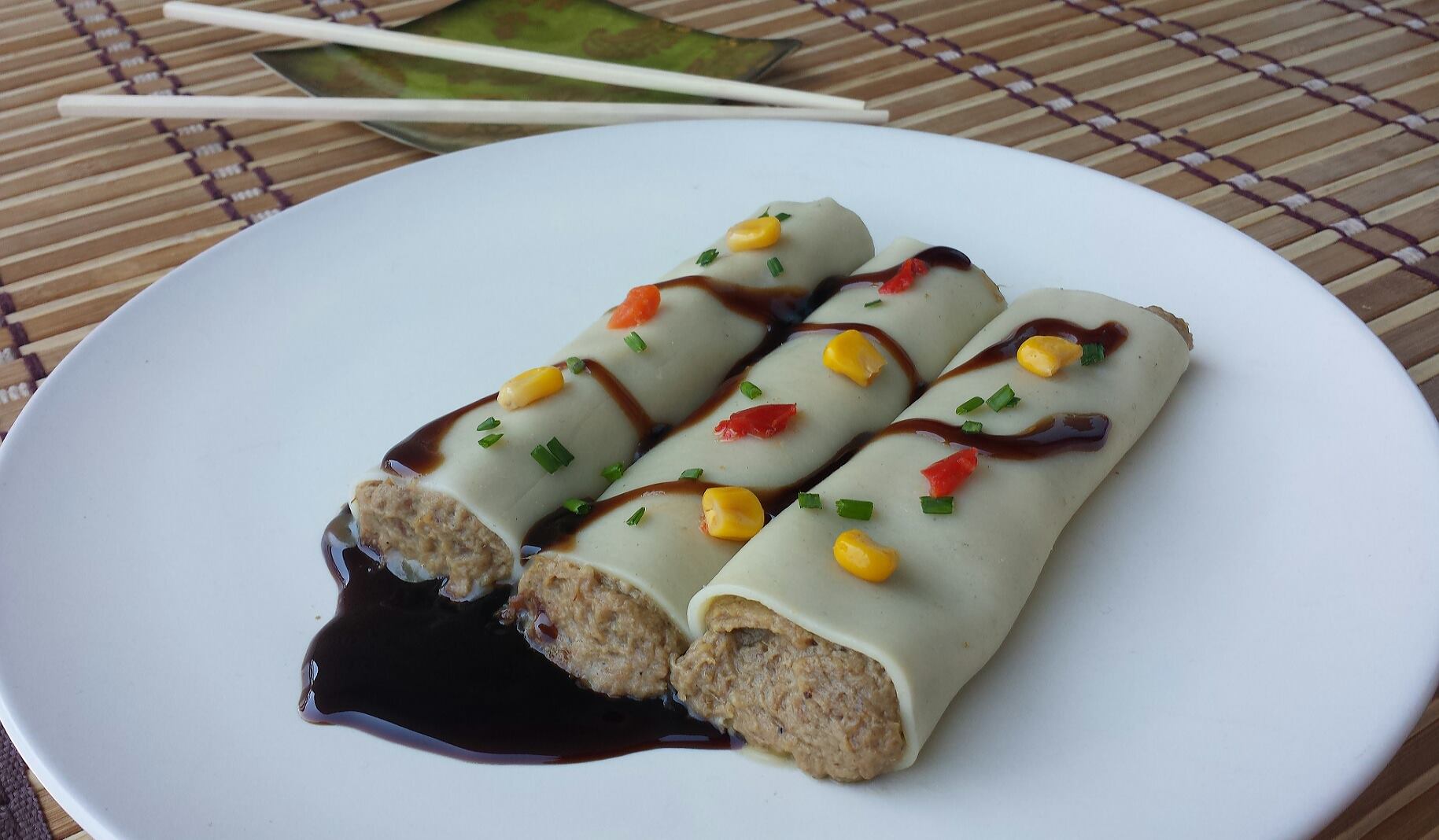 CANELONES DE MAGRET DE PATO CON SALSA TERIYAKI CASERA