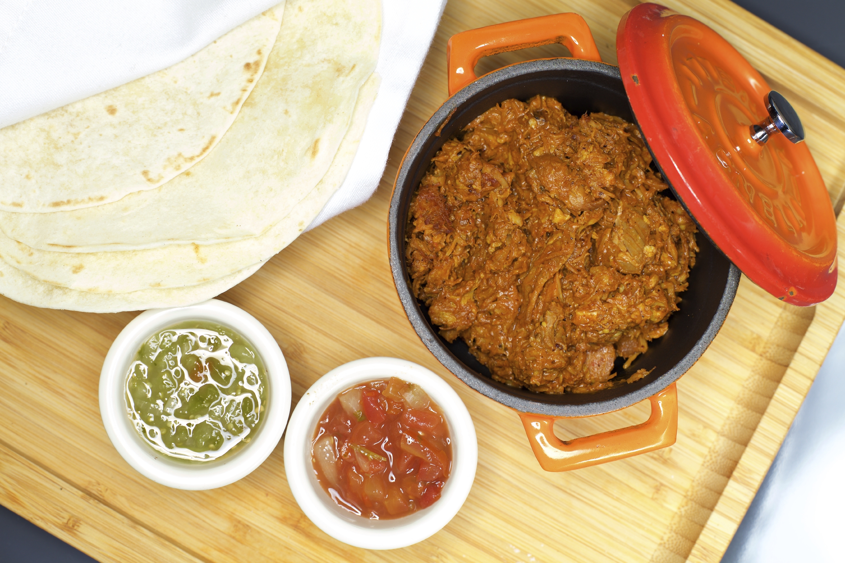 Carne deshebrada en salsa de tomate