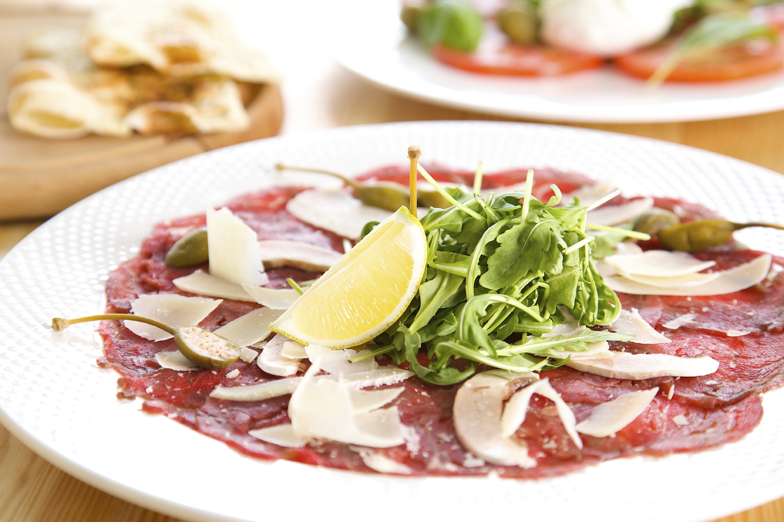 Carpaccio de ternera con parmesano