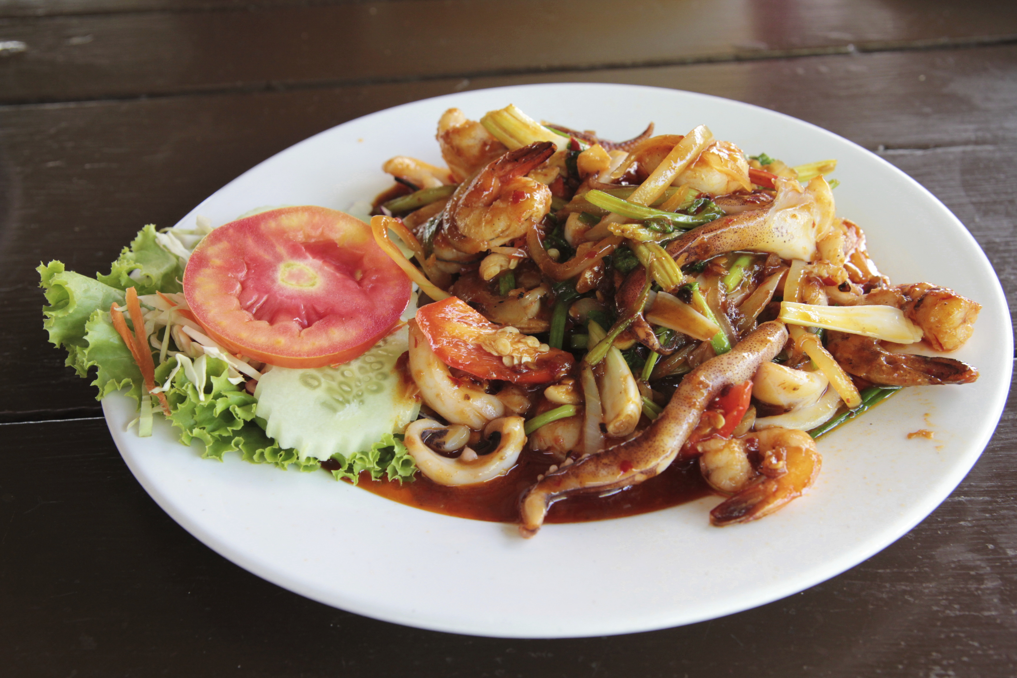 Cazuela de calamares, camarones y pulpo