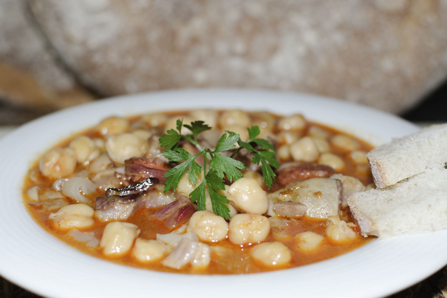 Cazuela de callos con garbanzos