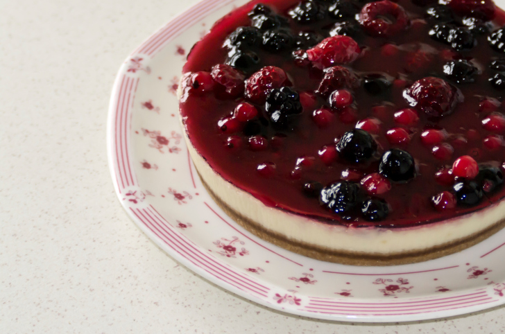 Cheesecake Con Cubierta de Fresa y Mora