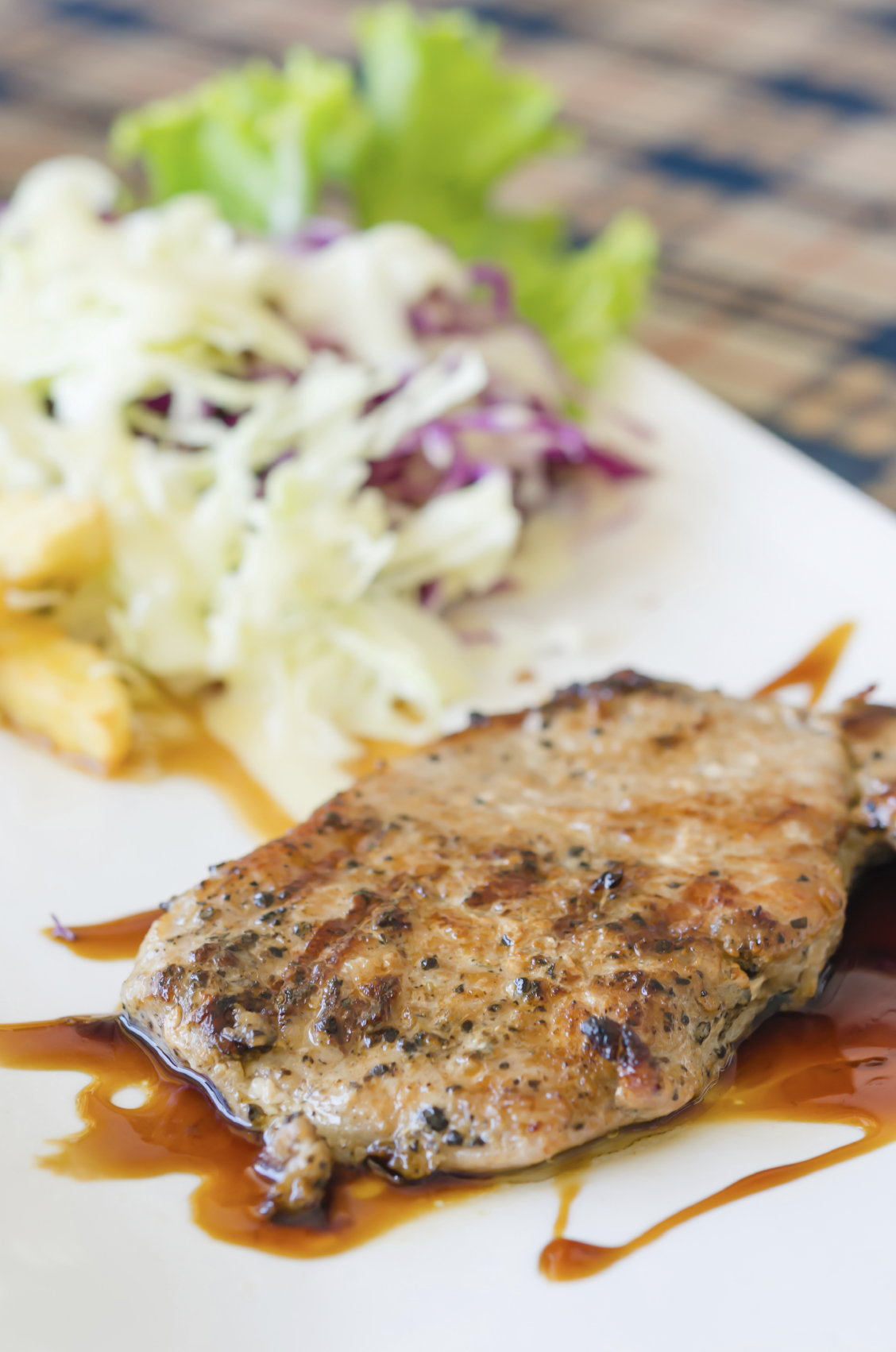 Chuletas de cerdo con ajetes y patatas