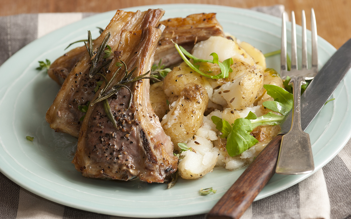 Chuletas de cordero al ajo cabañil