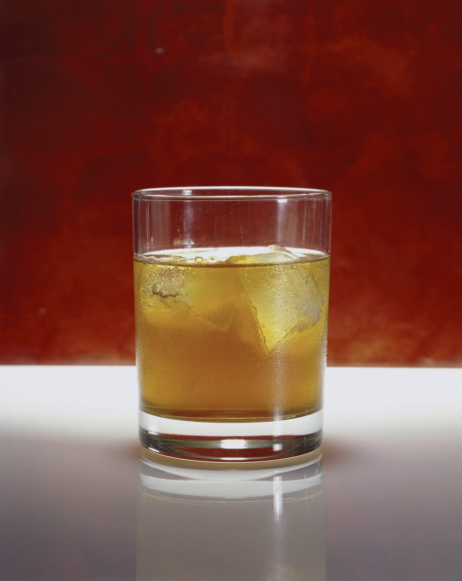 Coctel whisky con té hierbas miel - receta | Recetas DIA