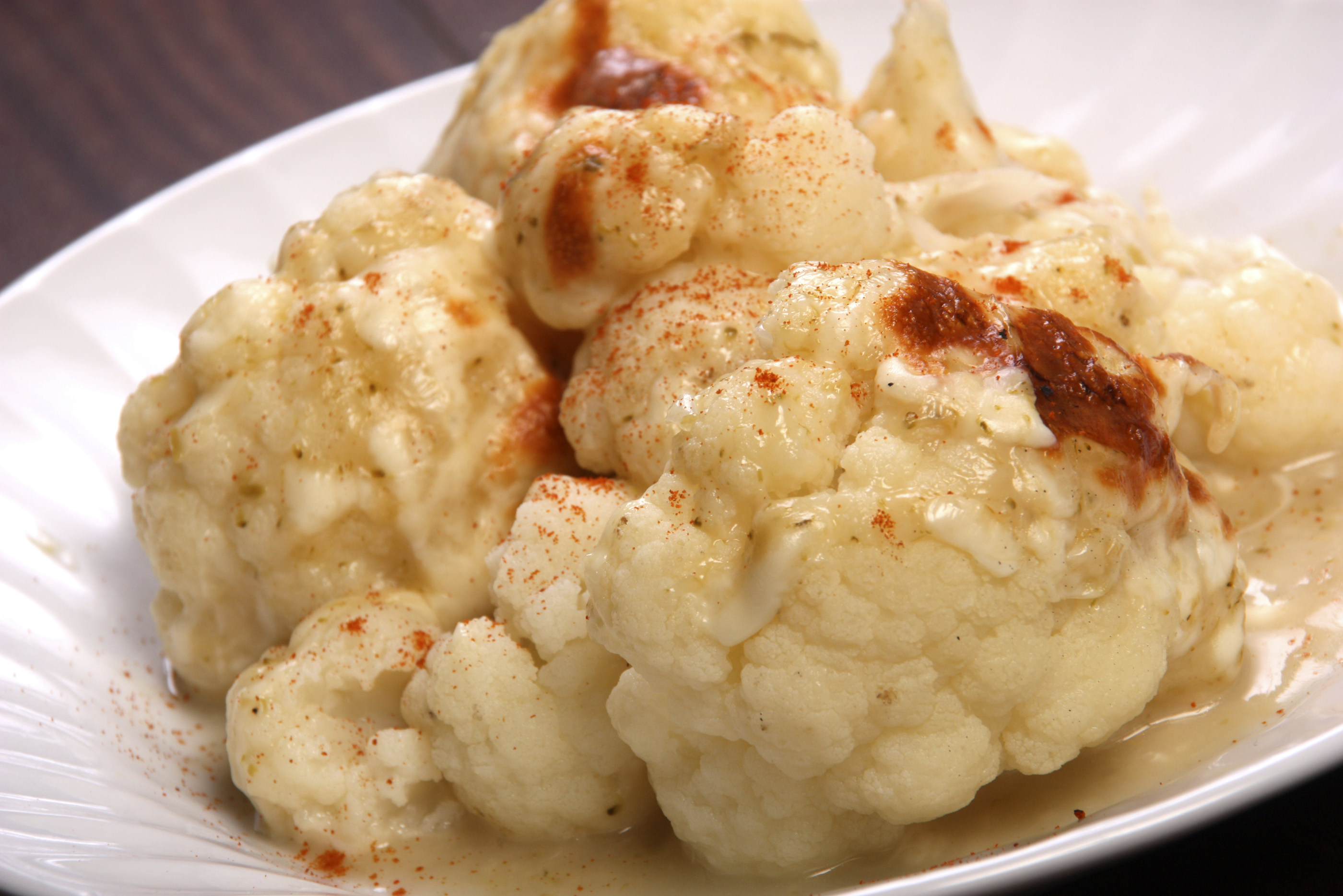 Coliflor con queso y pimentón