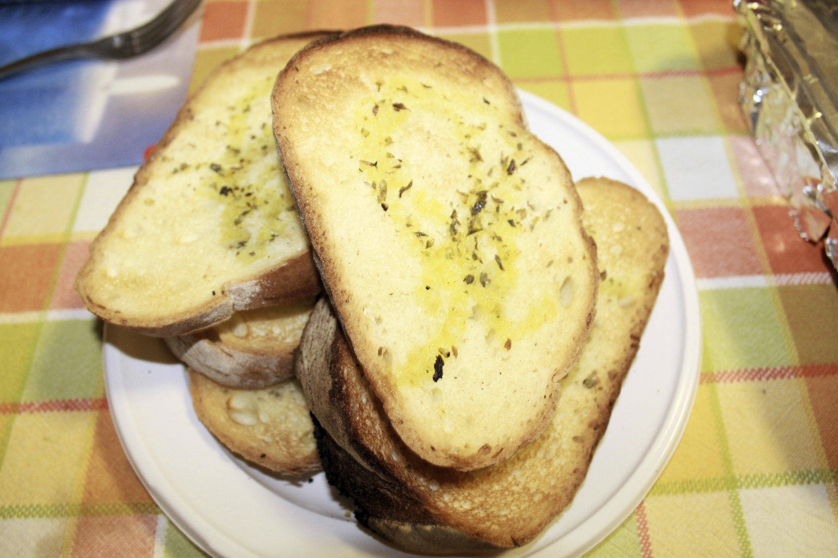 Como hacer tostas de pan con ajo y perejil