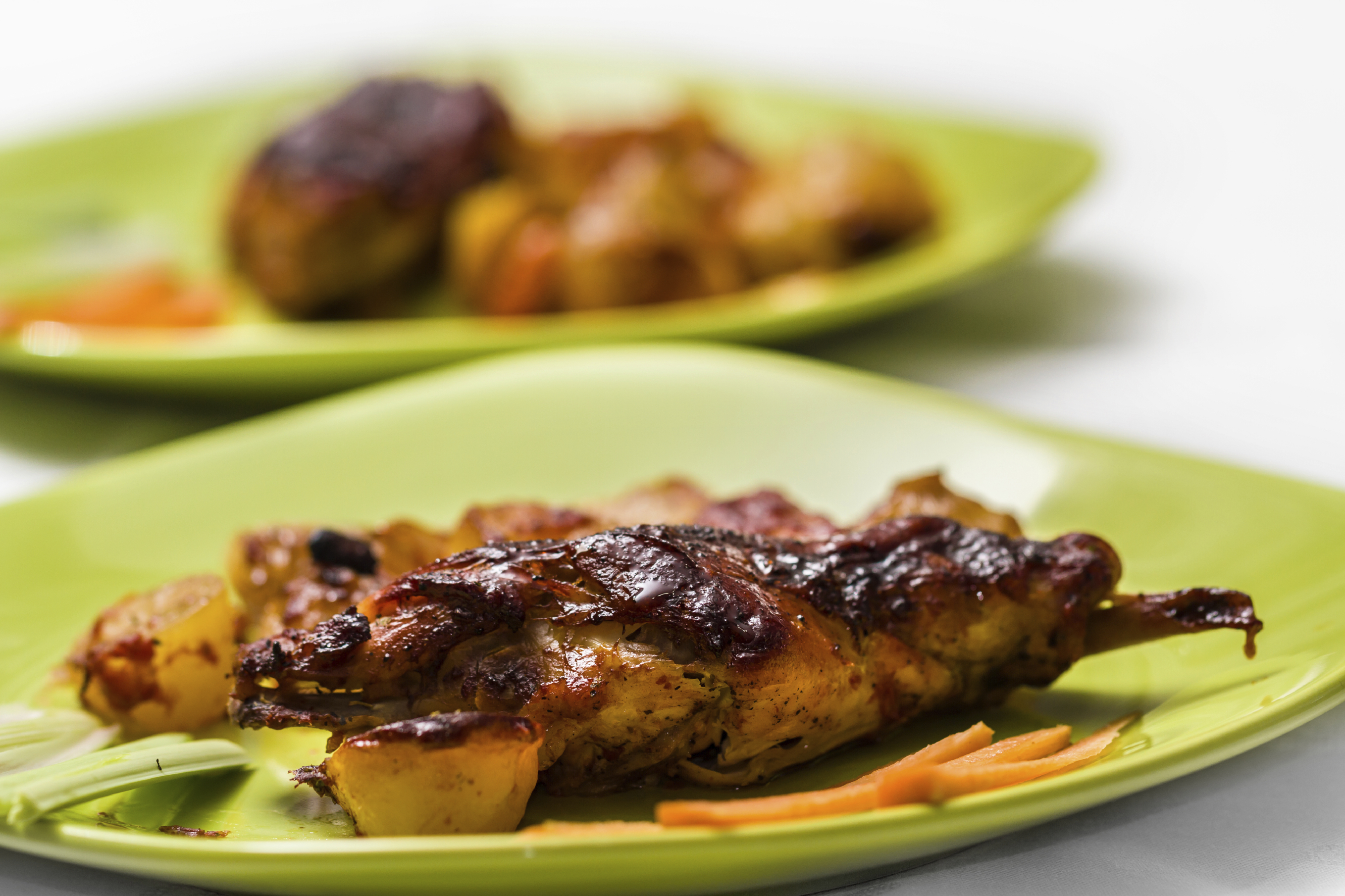 Conejo al horno con mostaza y cerveza