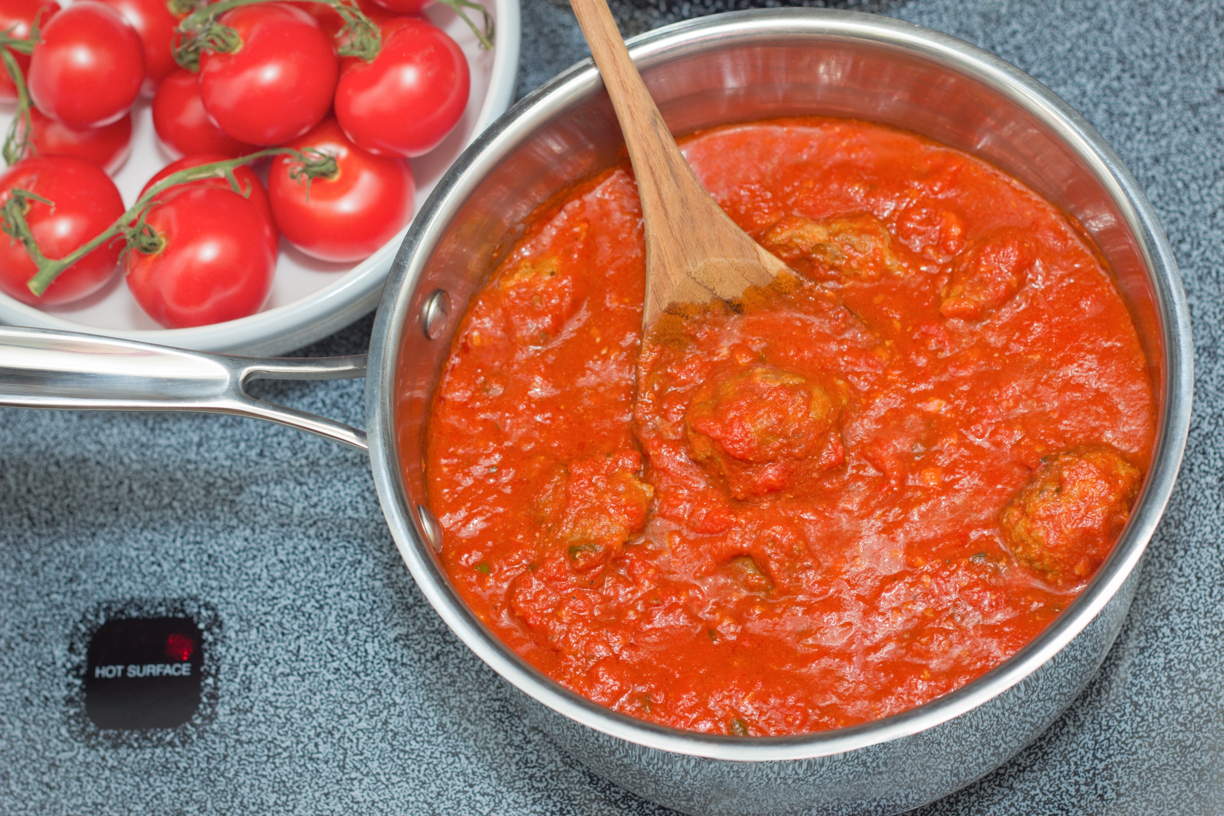 Albóndigas de conejo con tomate y salsa de Calabria