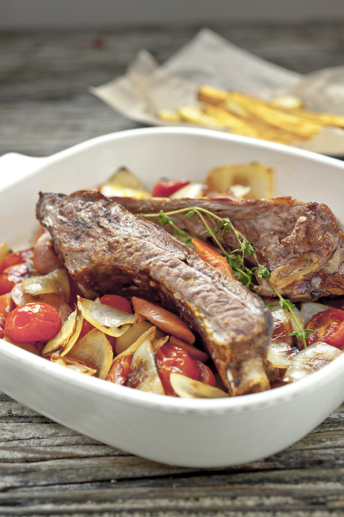 Costilla asada con guarnicion de verduras