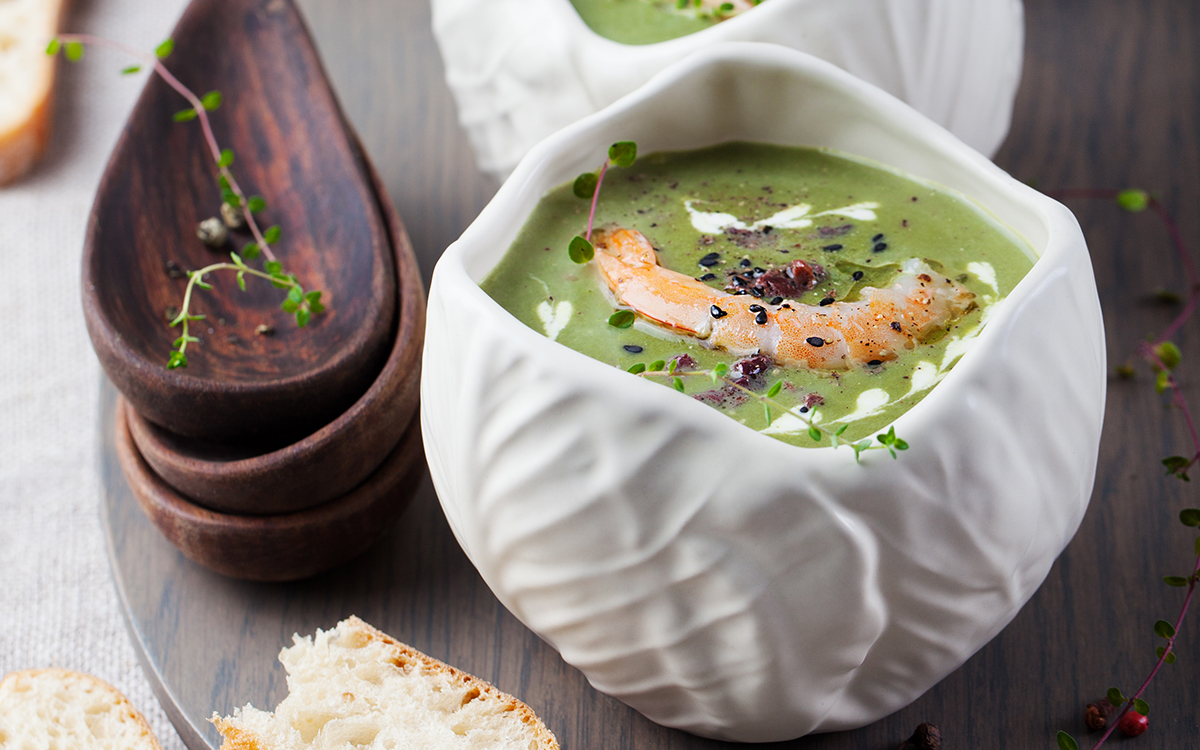 Crema de brócoli con langostinos