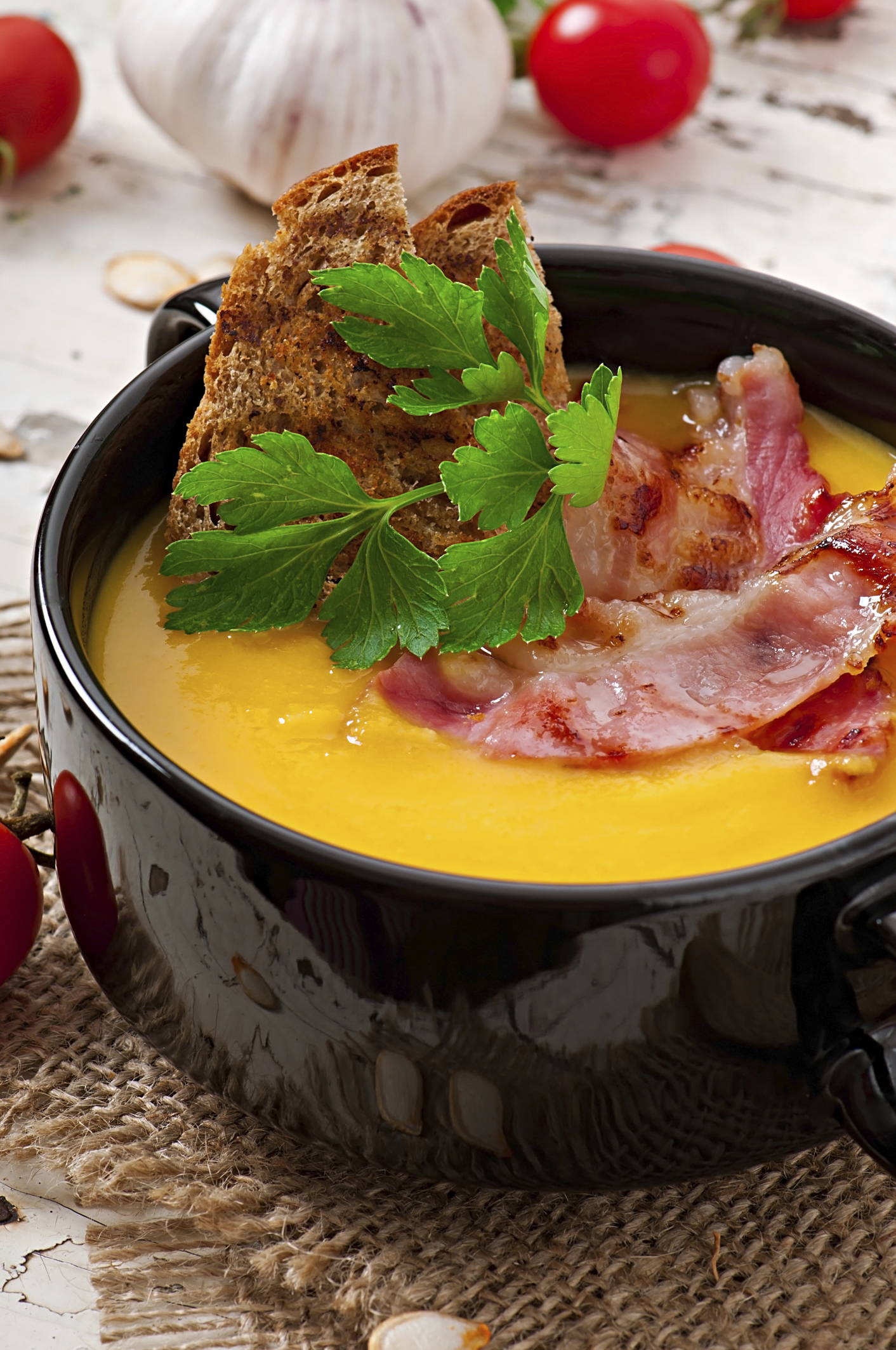 Crema de calabaza con jamón crujiente