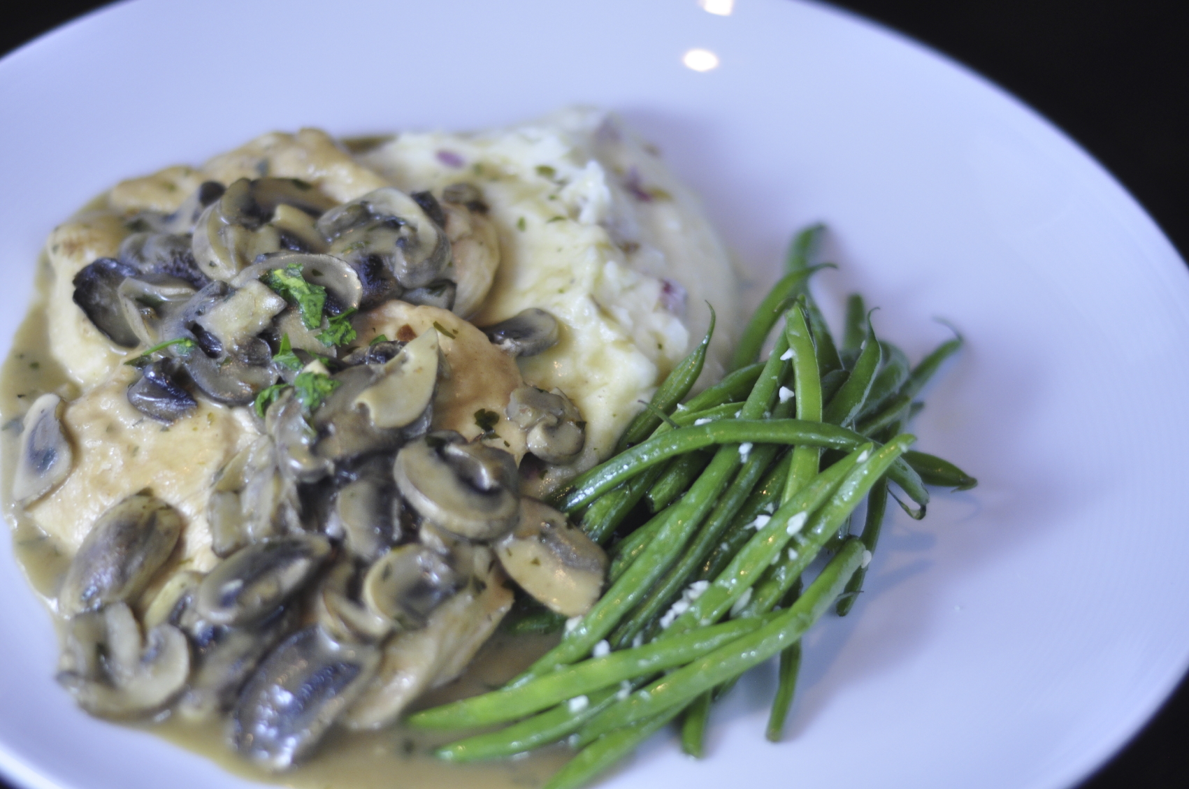 Crema de patata con alubias verdes y champiñones