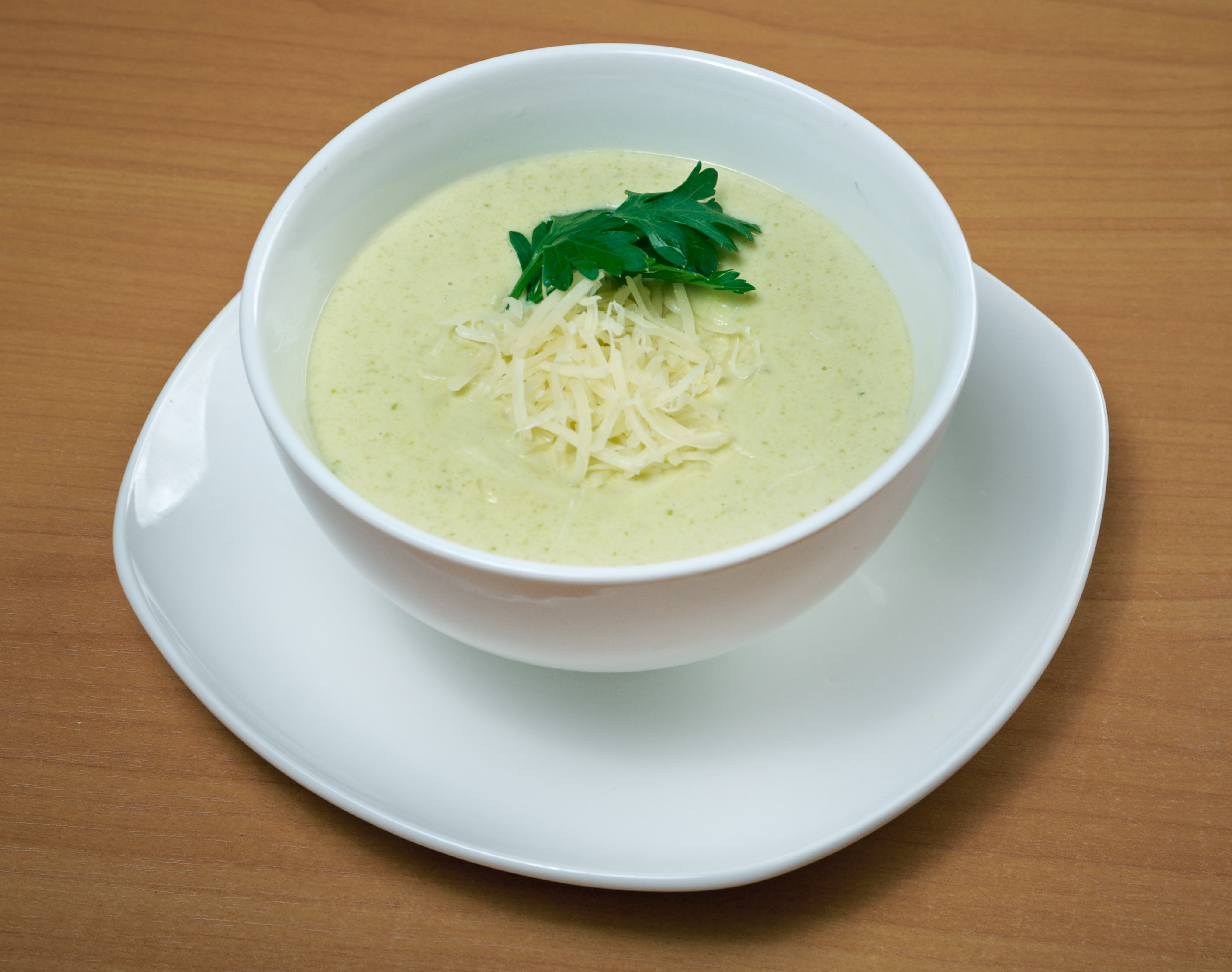 Crema fría de verduras con parmesano