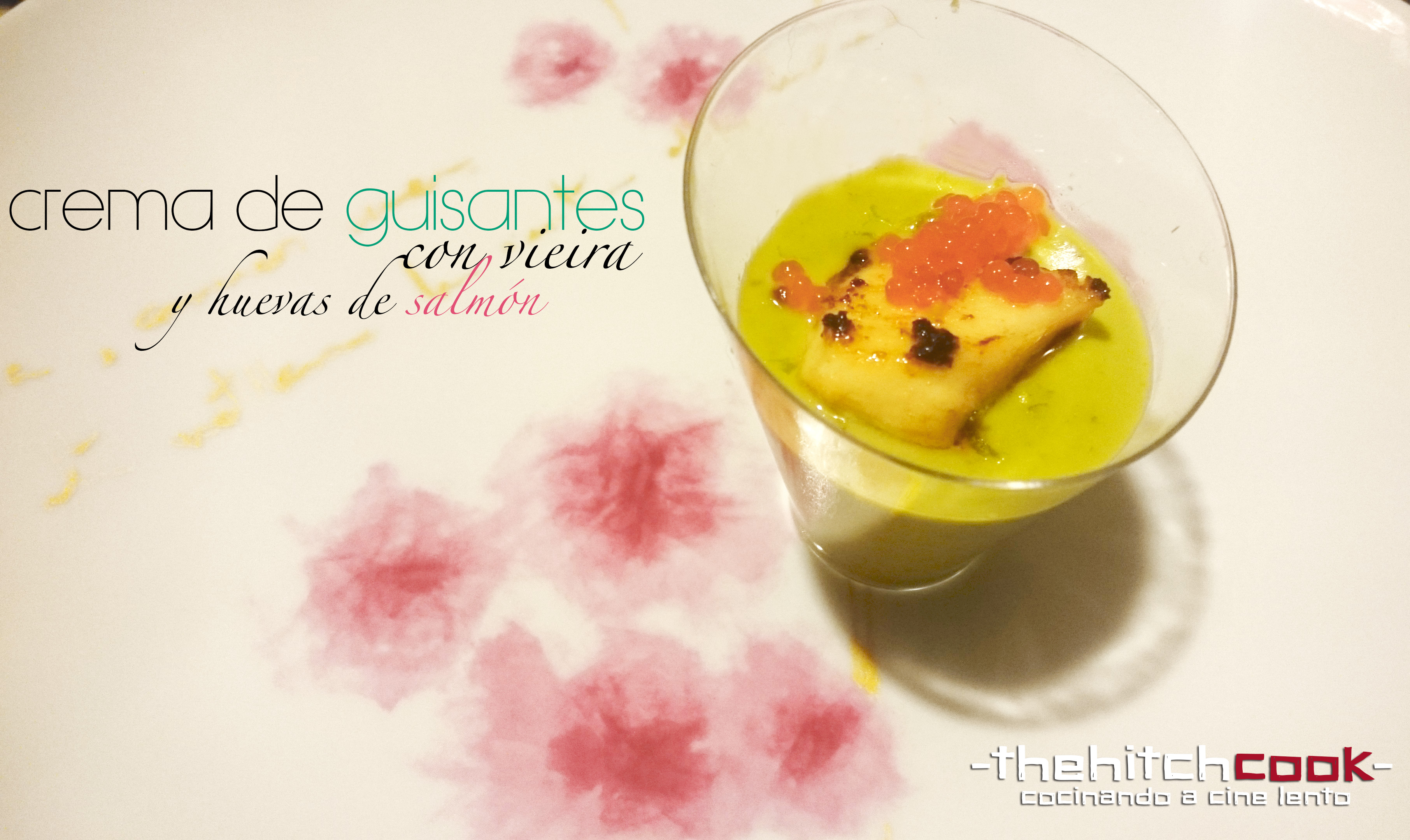 Crema de guisantes con vieira y huevas de salmón