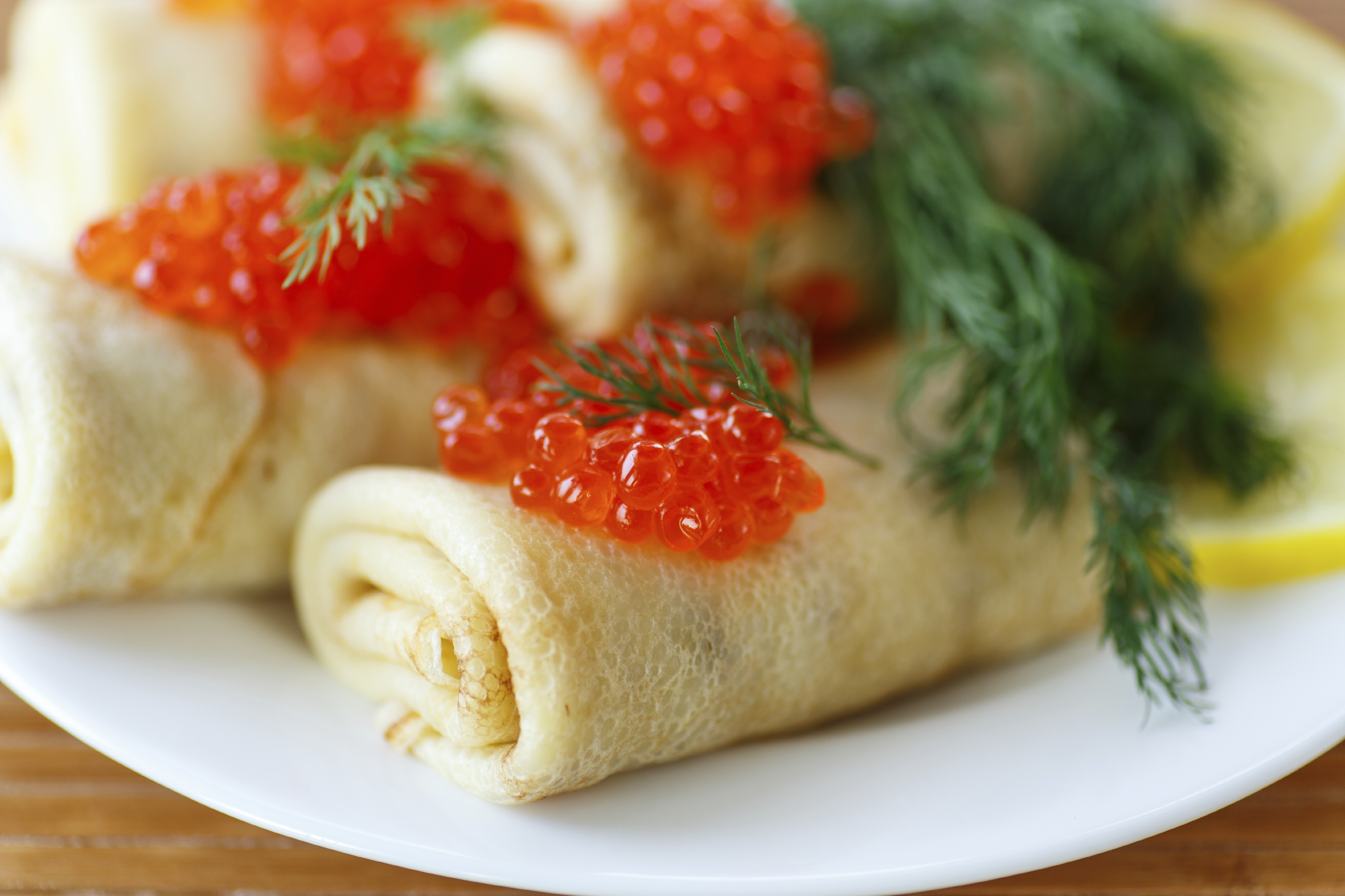 Crepes rellenos de mejillones con salsa de setas