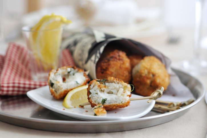 Croquetas de arroz con queso parmesano