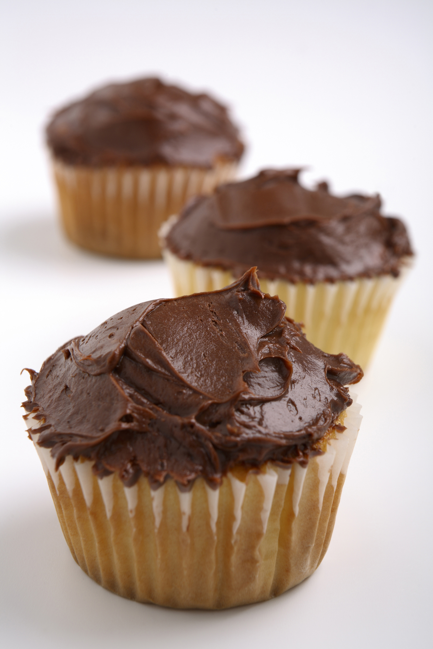 Cupcakes con chips y cubierta de chocolate