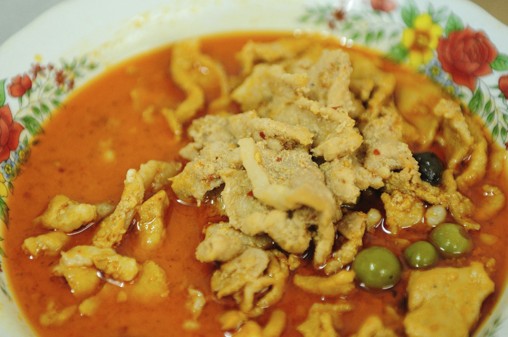 Cerdo al curry con guisantes