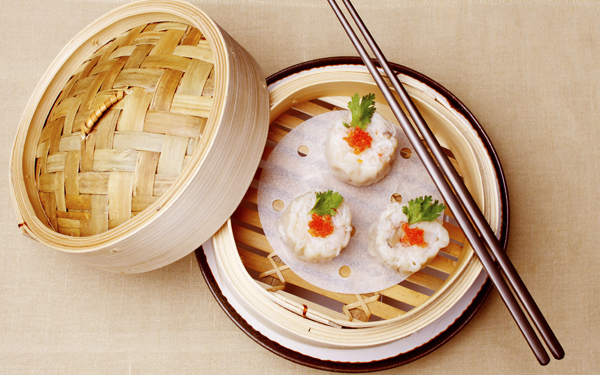 Dim sum de marisco con caviar y perejil