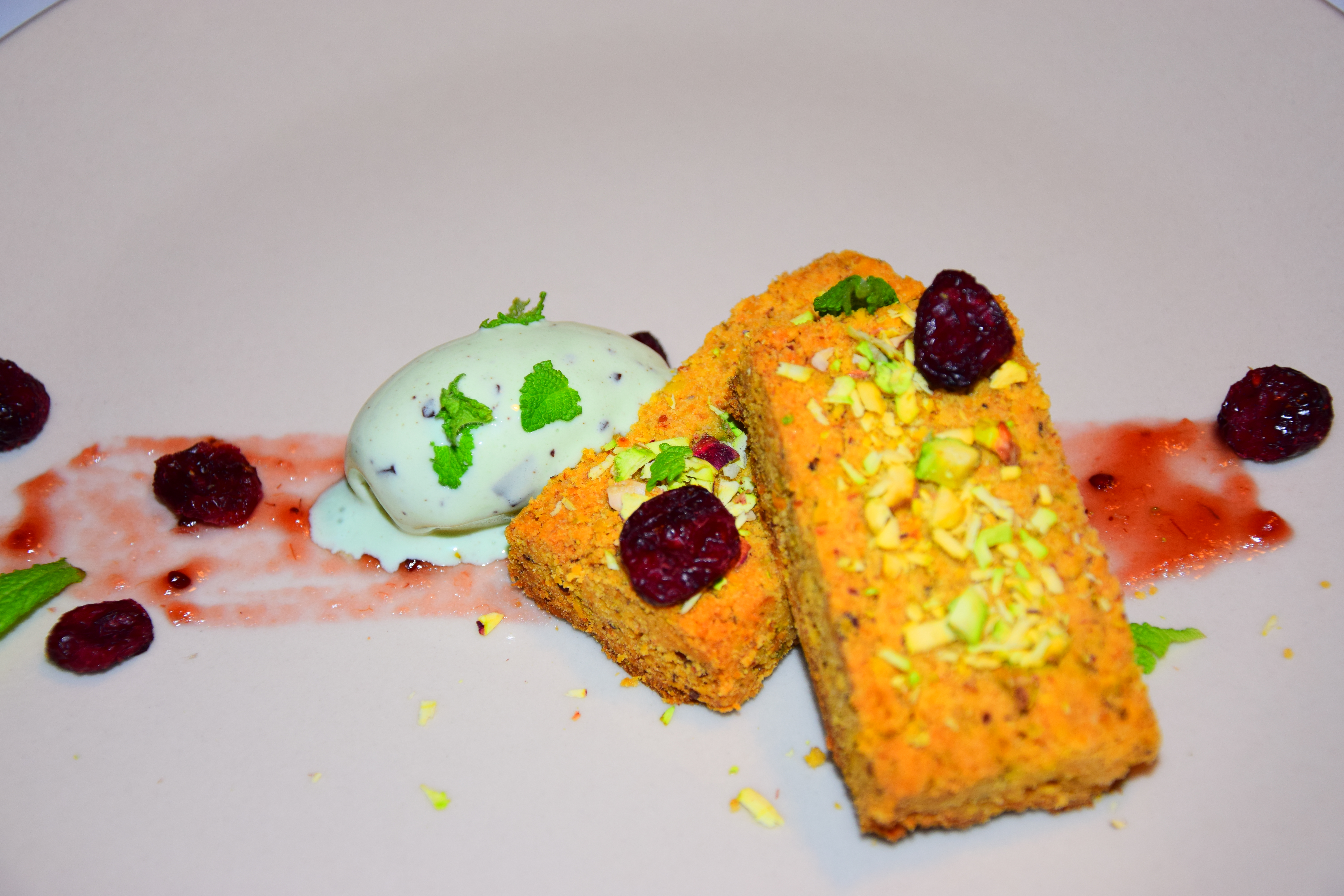 Lingotes de Crumble de pistacho con helado de Menta y chocolate