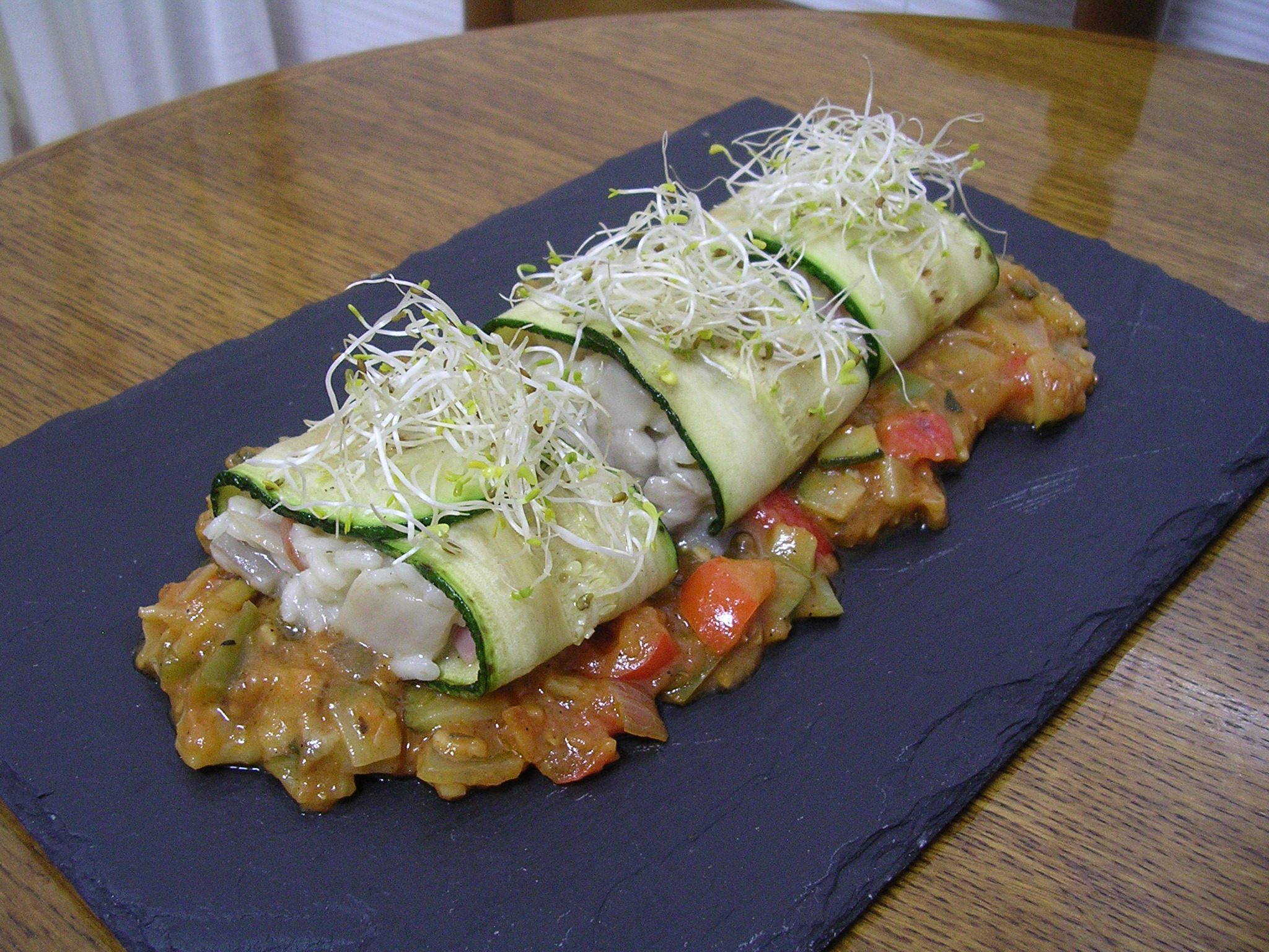 Calabacin relleno de risotto de lomo iberico acompañado de pisto de setas