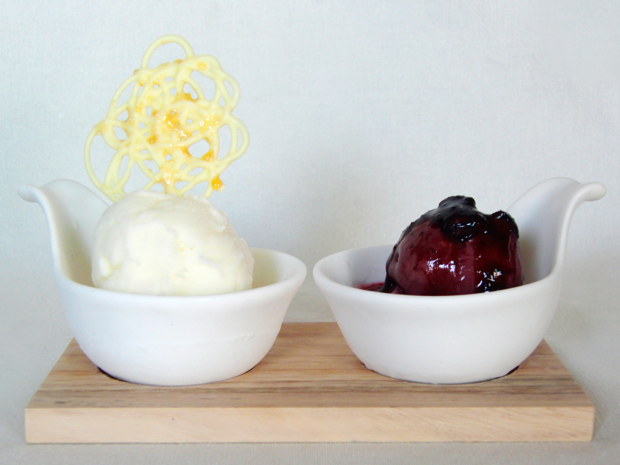 Dúo de helados de vino (blanco y tinto)