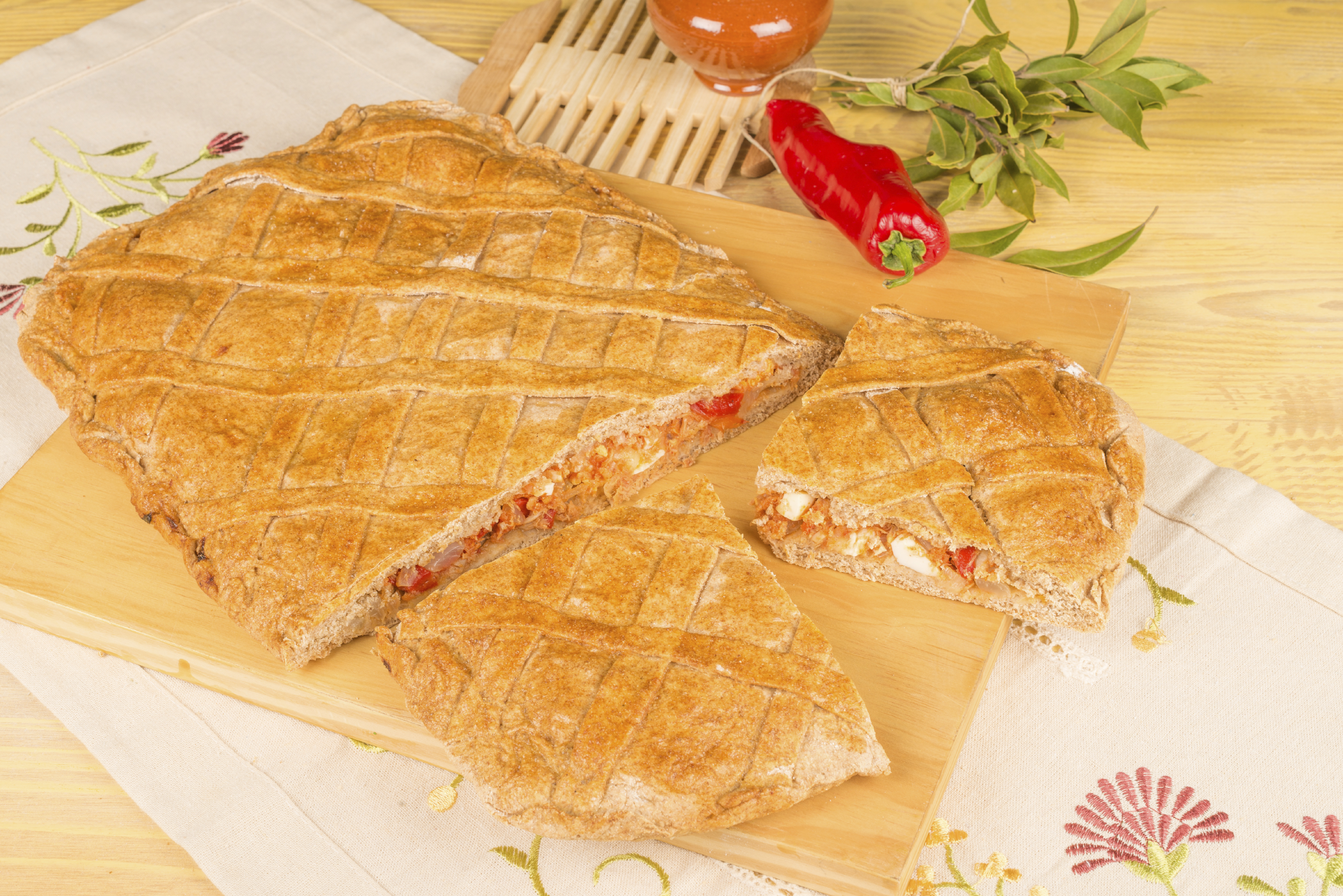 Empanada gallega de bonito, cebolla,y pimientos