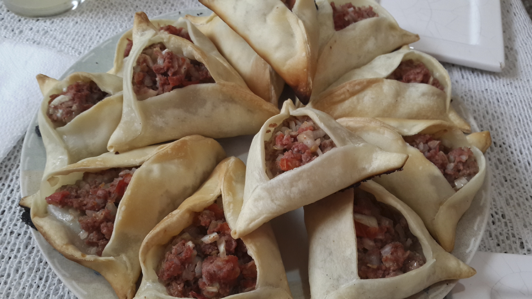 Empanadas árabes con pasas y nueces