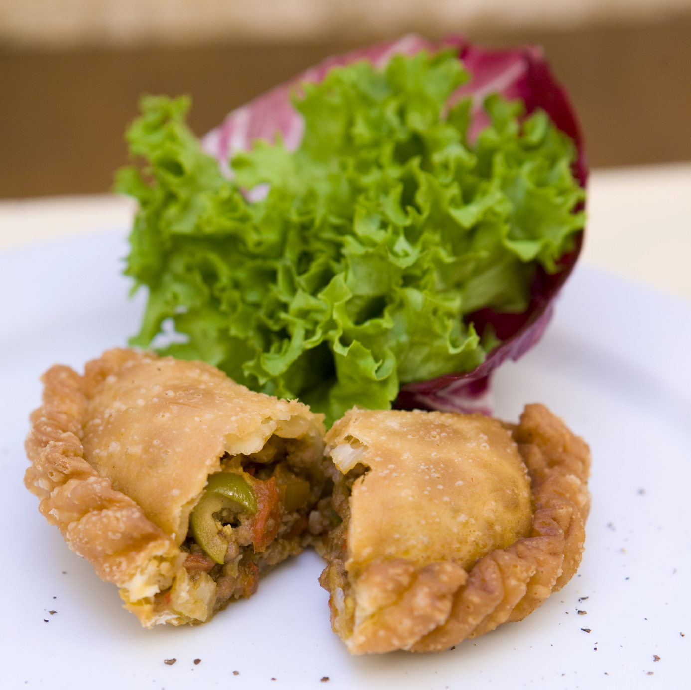 Empanadas de carne mixta con aceitunas