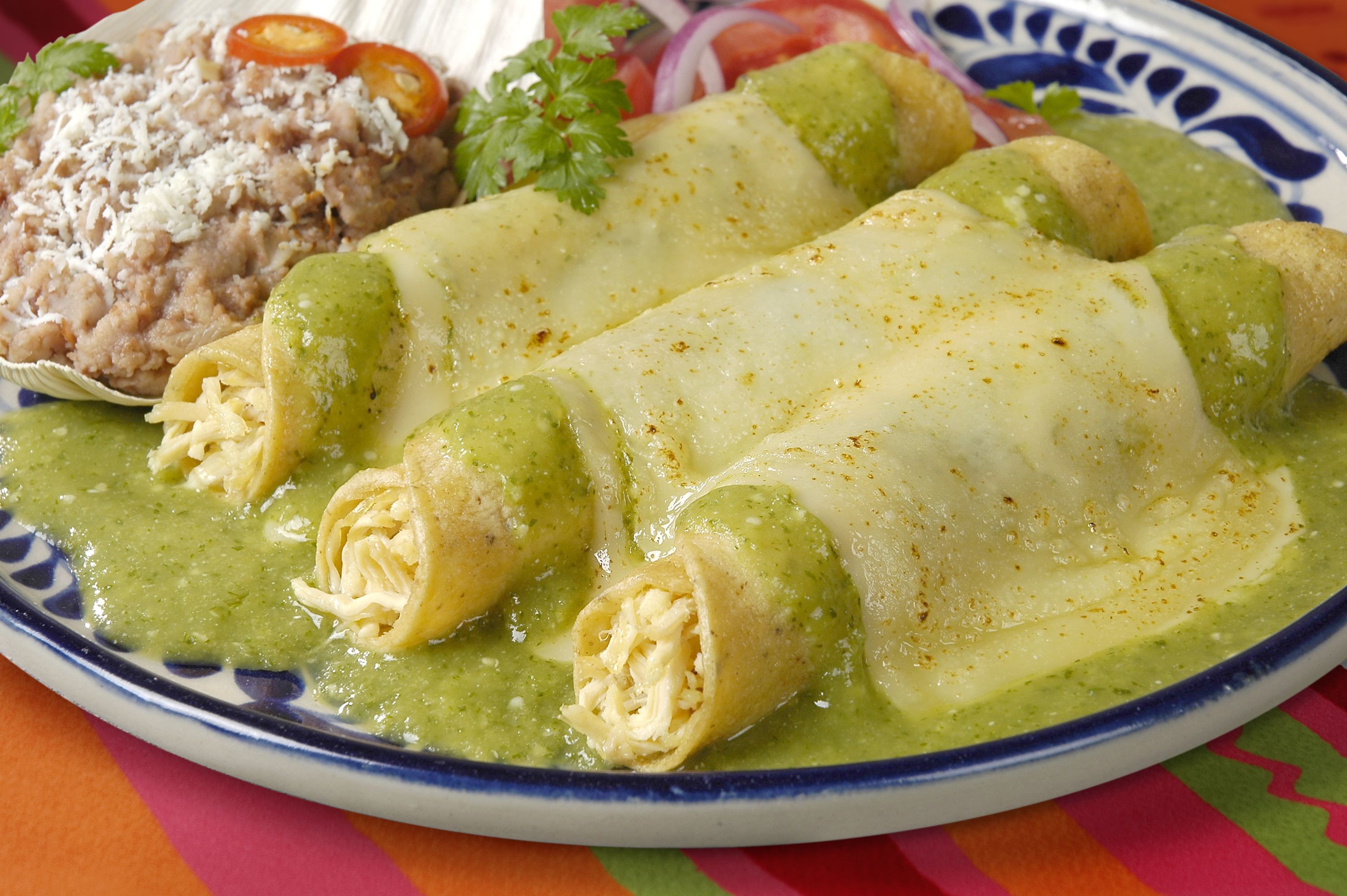 Enchiladas de pollo y salsa verde