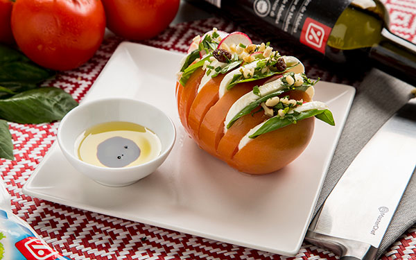 Ensalada caprese con picadillo de hierbas aromáticas