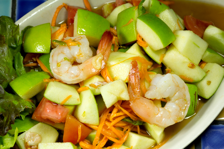 Ensalada de gambas y manzana