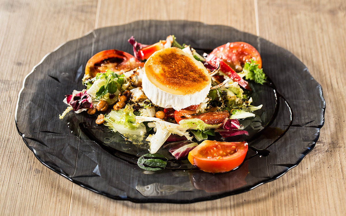 Ensalada de queso de cabra y frutos secos