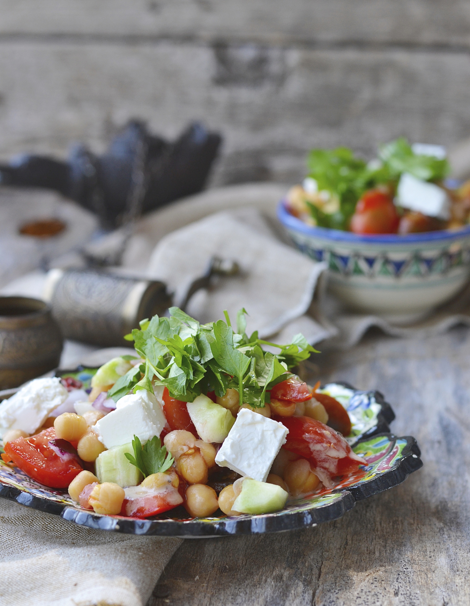 Ensalada de garbanzos y queso mozzarella