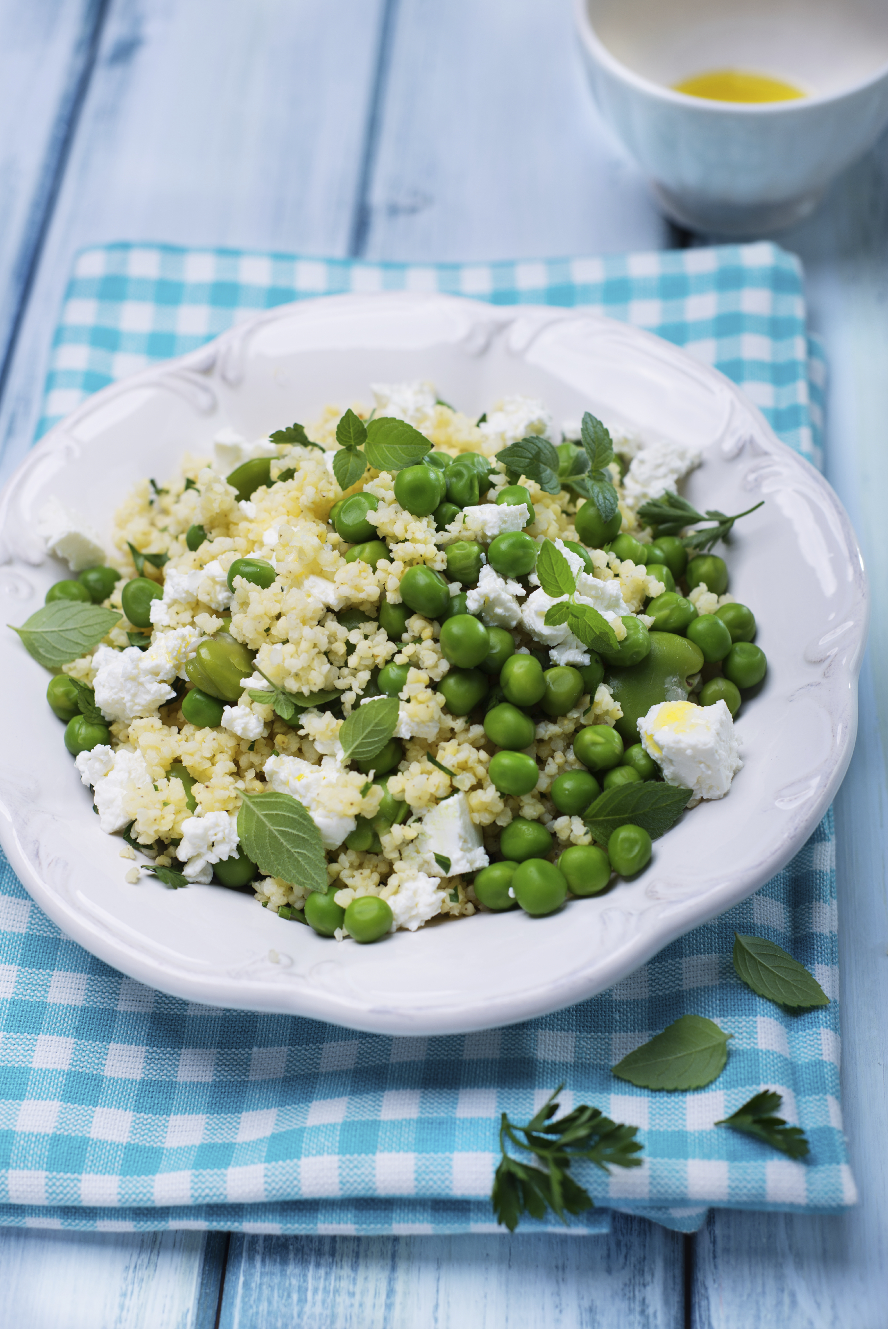 Ensalada de guisantes, menta y queso feta