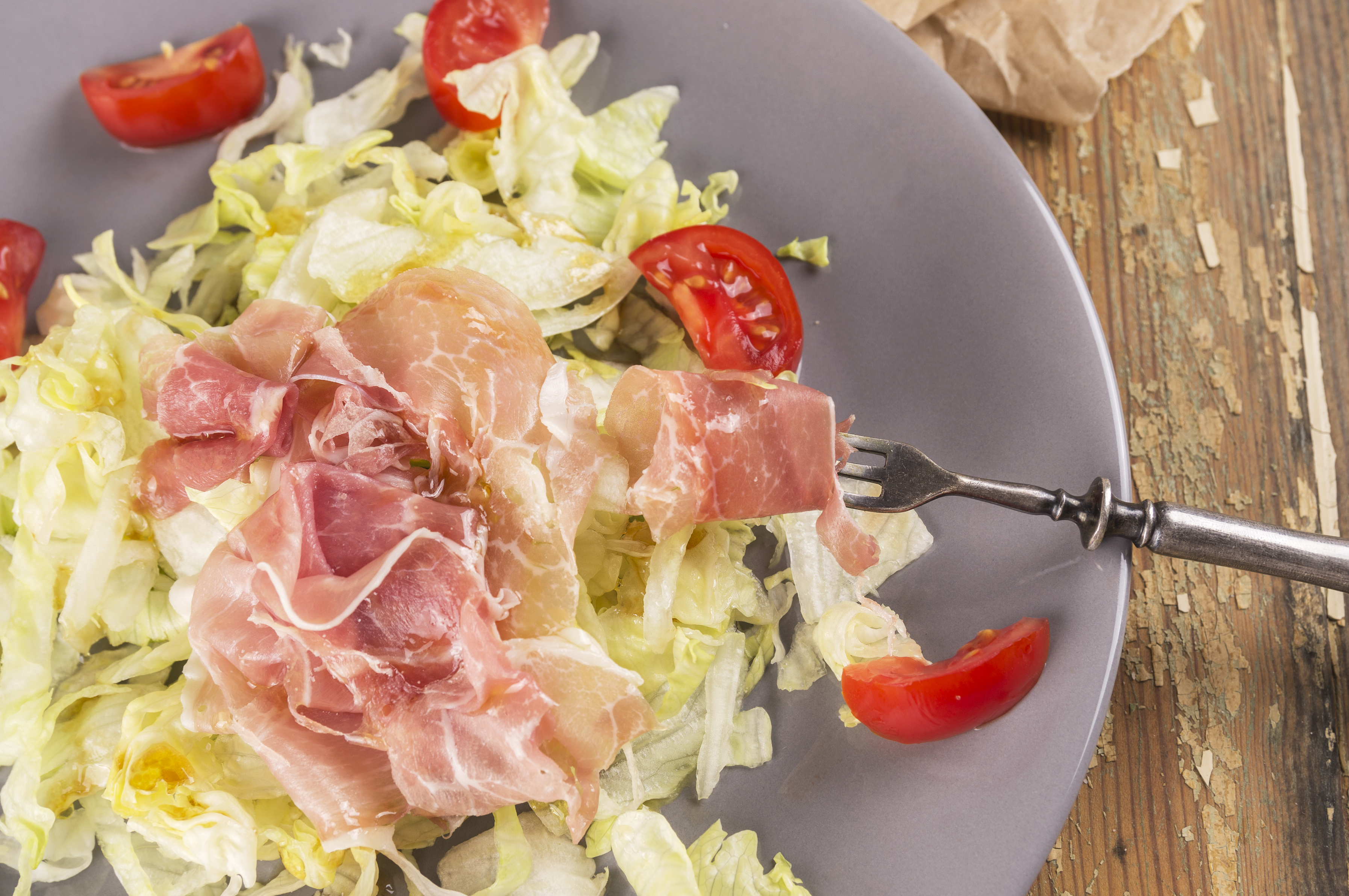 Ensalada con jamón serrano