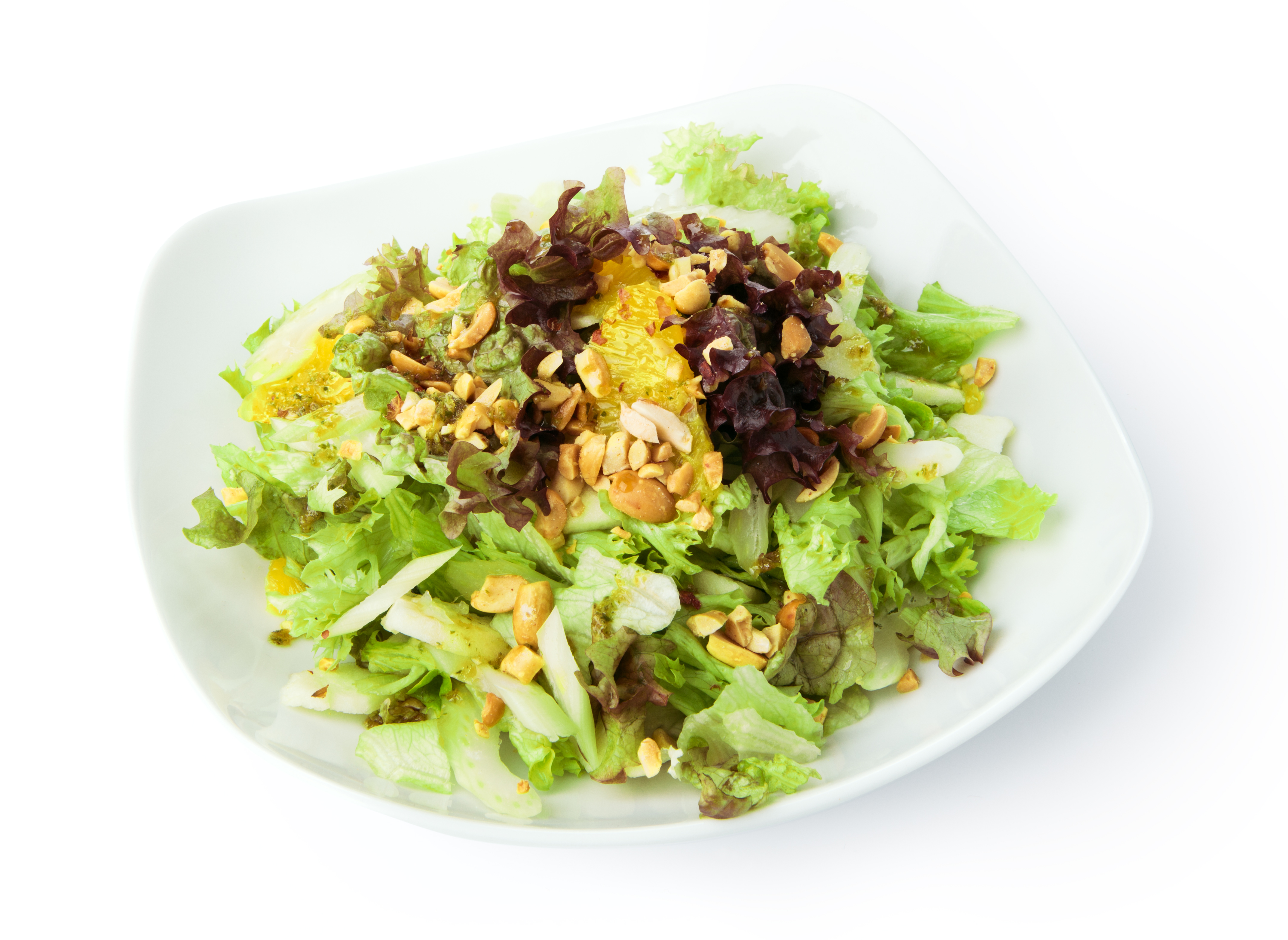 Ensalada de lechuga, pepino y cacahuetes