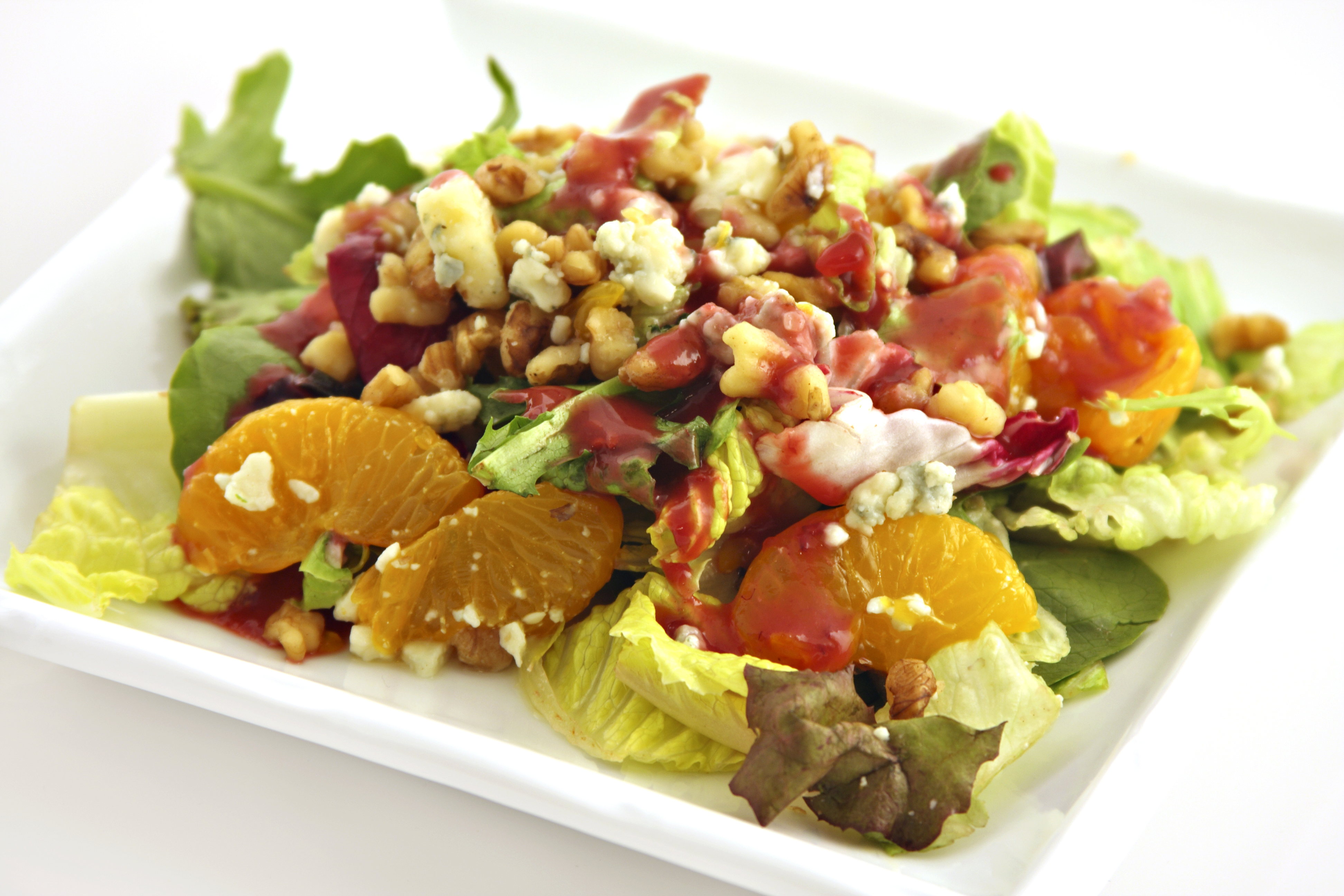 Ensalada de naranja de la huerta con frutos secos y queso