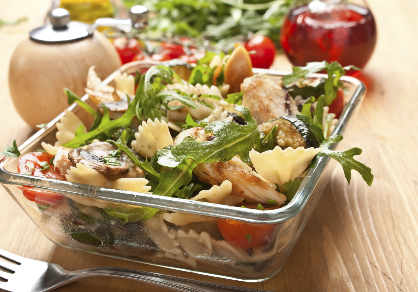 Ensalada de pasta con pechuga de pollo