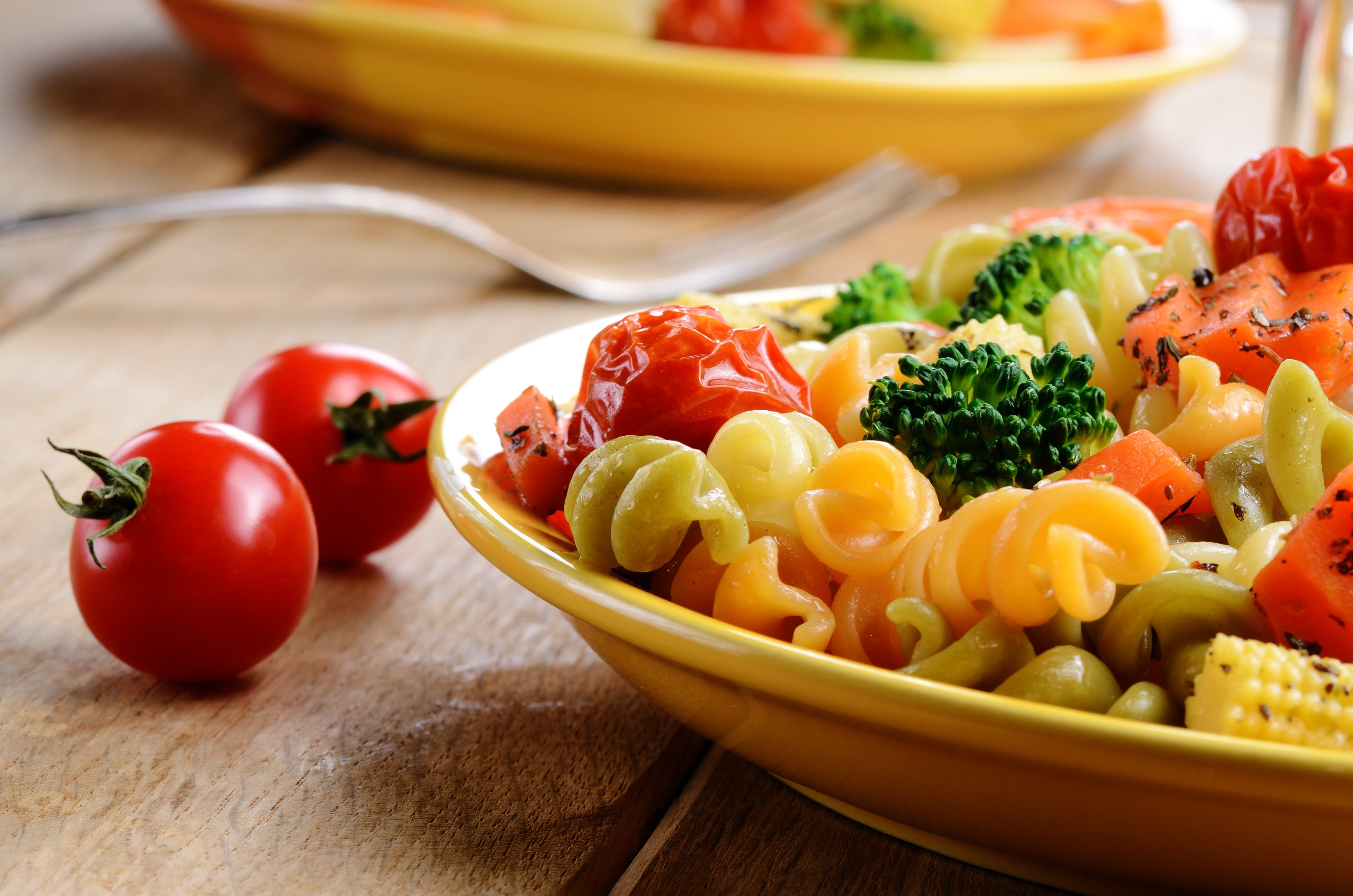 Pasta con vegetales salteados