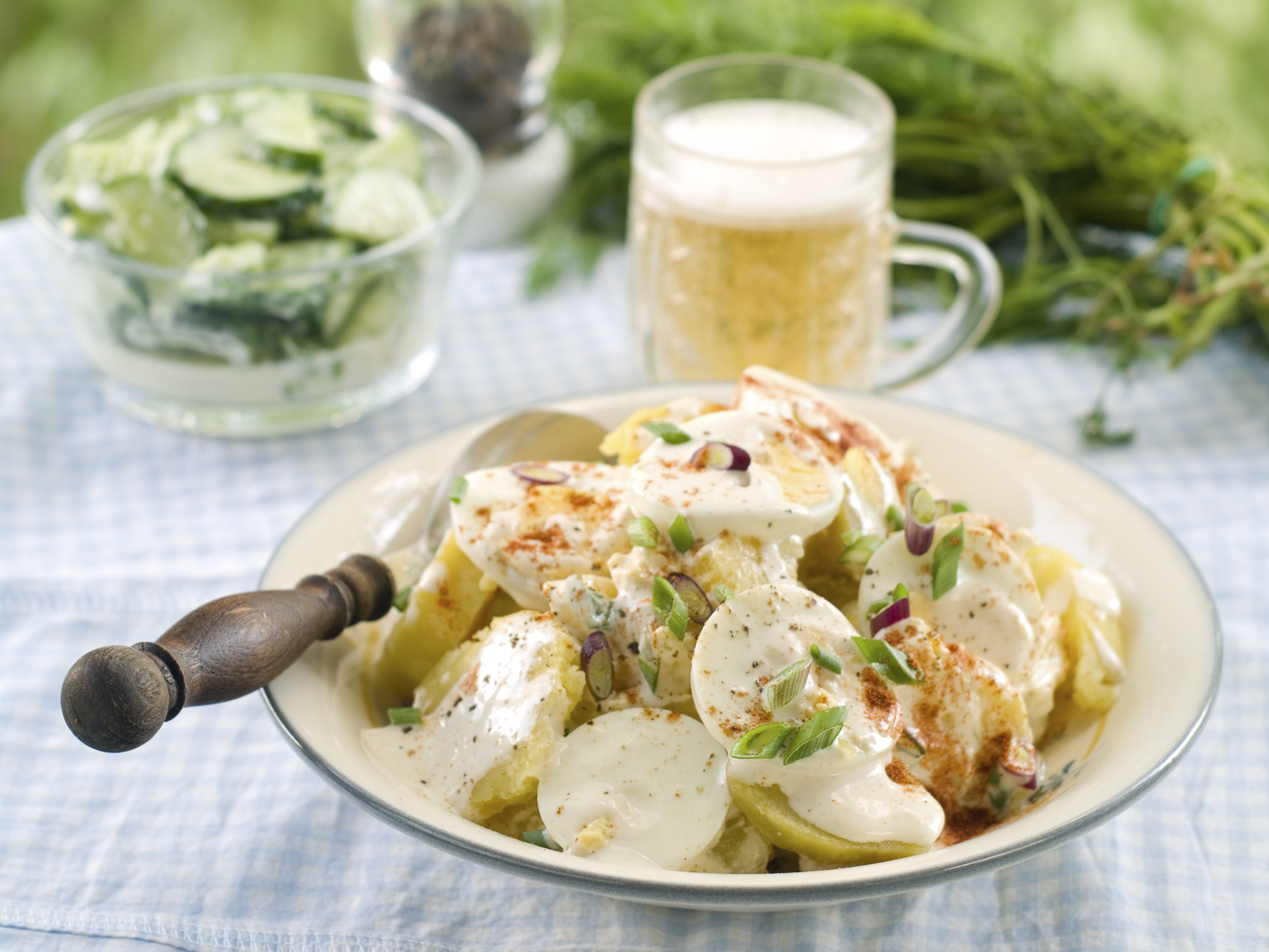Ensalada de patata y huevo duro