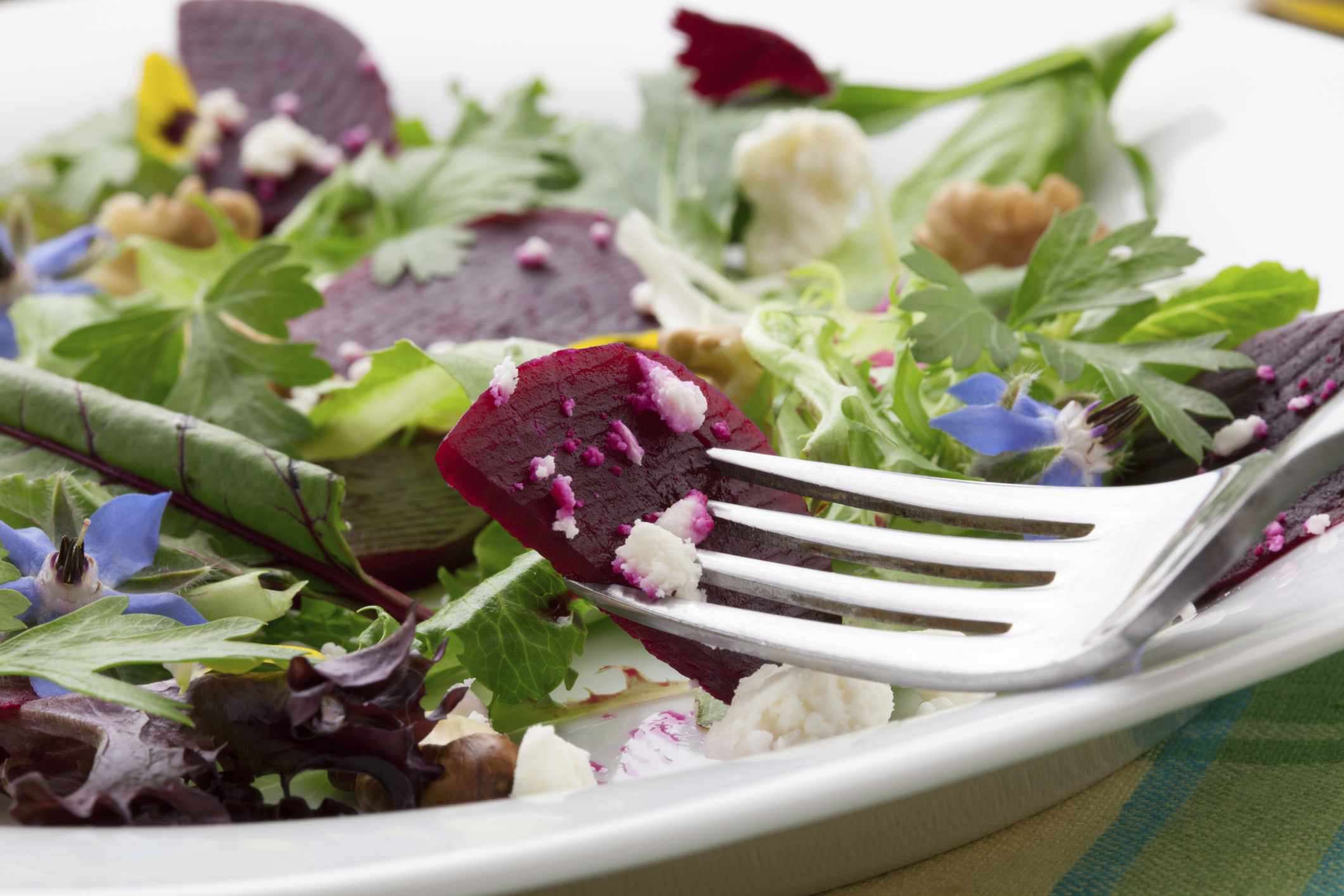 Ensalada con remolacha y lechuga