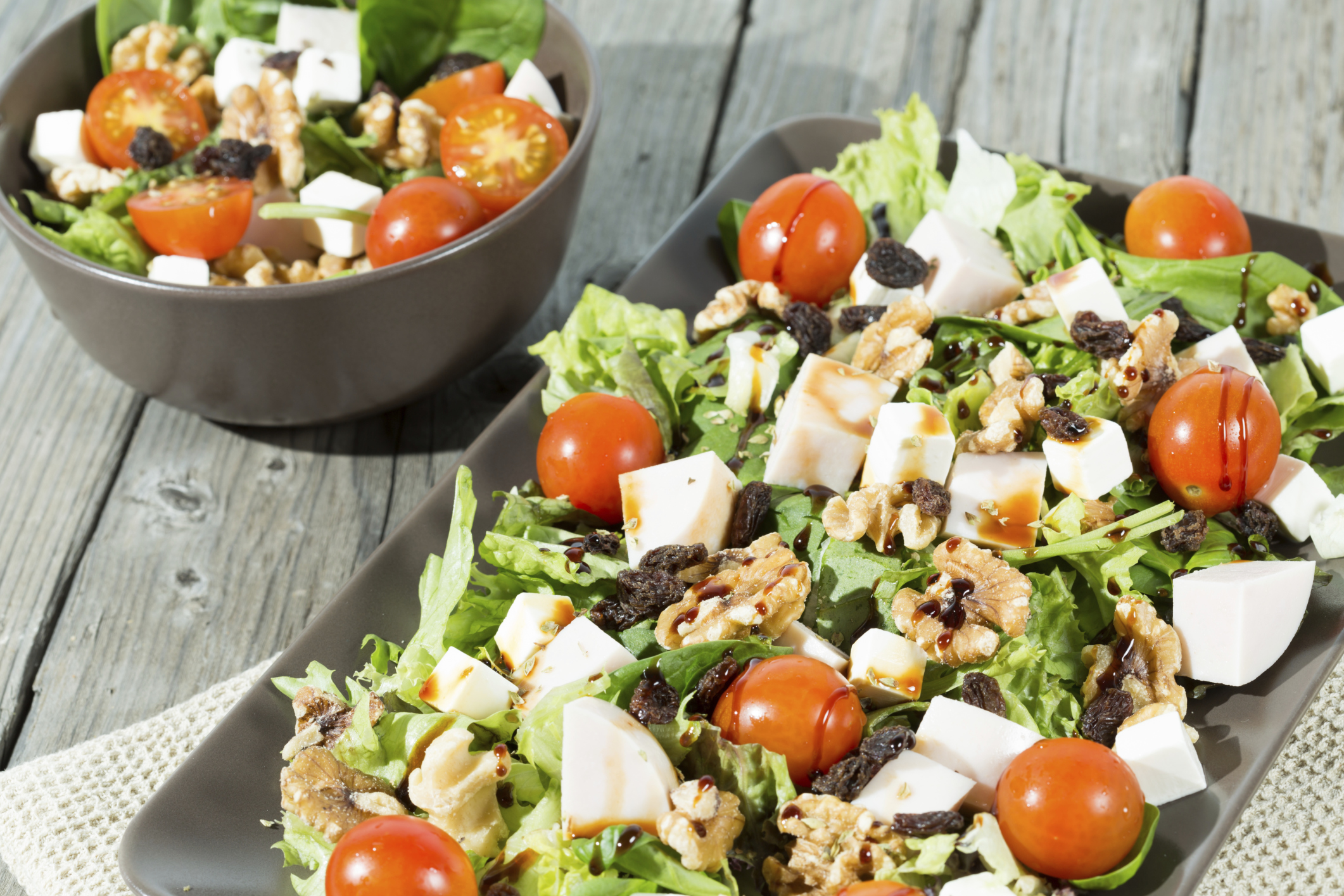 Ensalada con rulo de queso de cabra