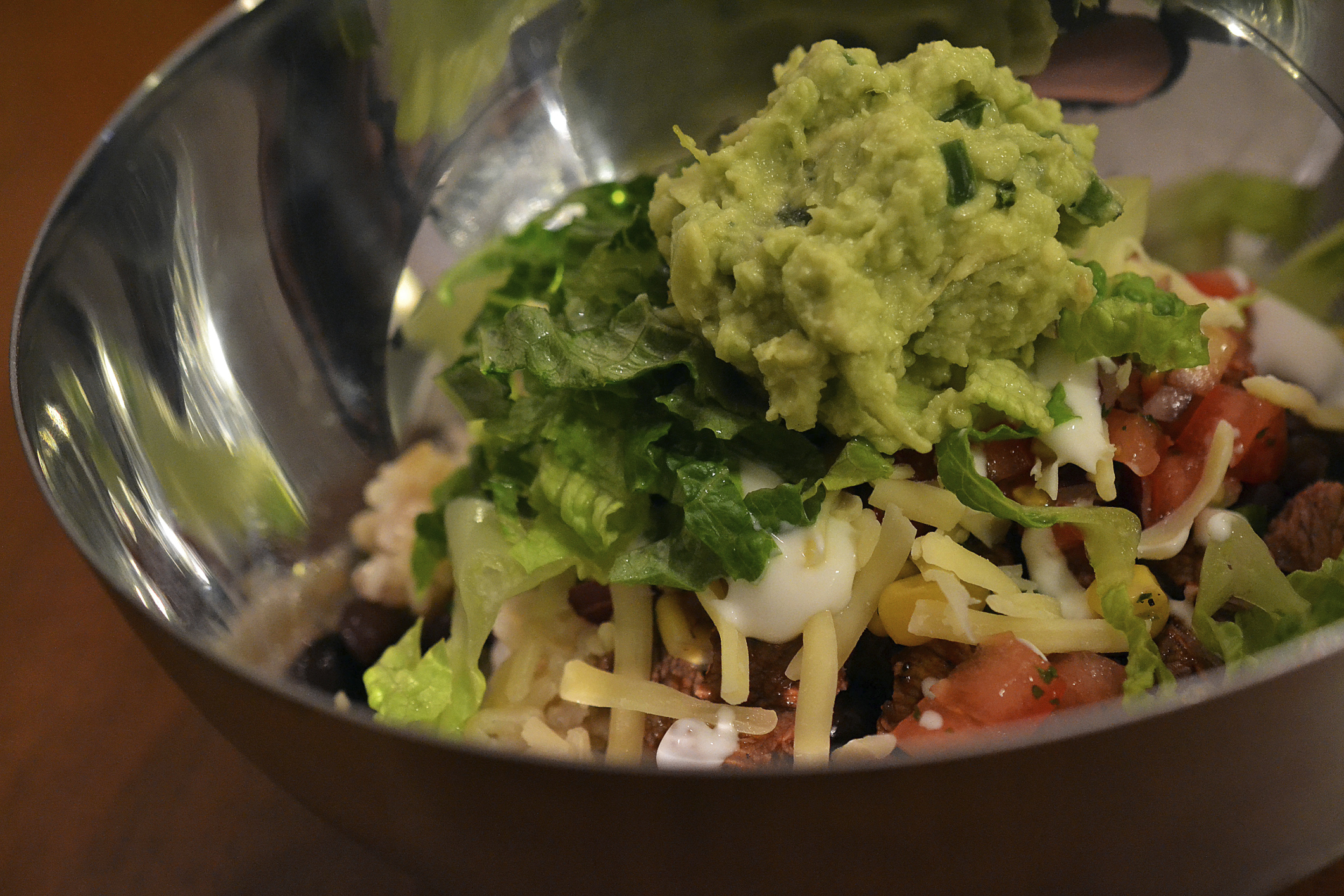 Ensalada  con salsa de aguacate